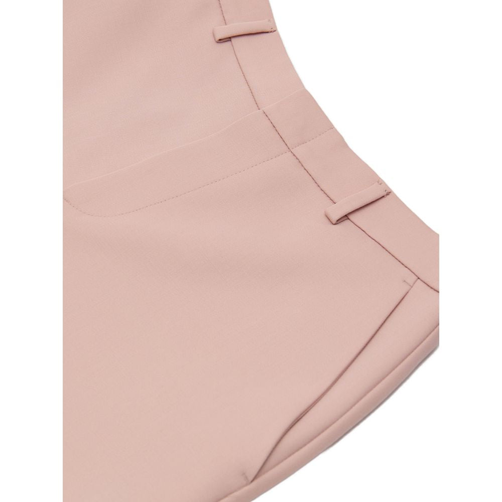 Shorts en laine rose Gucci, vêtement de mode pour femmes, détails visibles sur le tissu et la coupe élégante.