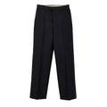 Pantalons décontractés en coton noir de Gucci, coupe classique avec détails élégants, vue frontale sur le mannequin.