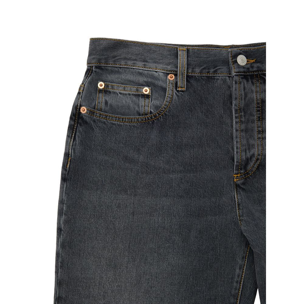 Jeans gris en coton de coupe décontractée de la marque Gucci, visibles avec détails de couture et fermeture éclair.