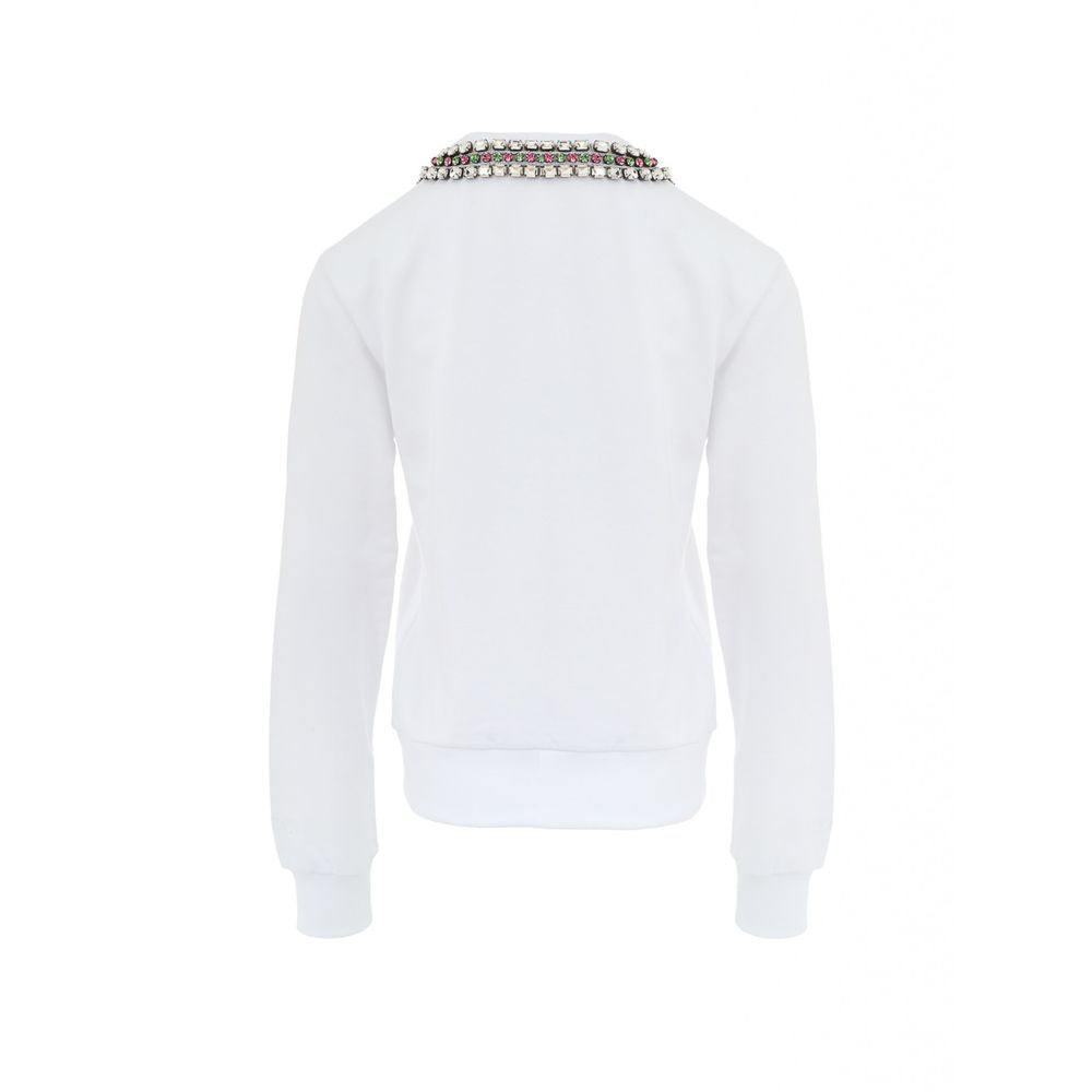 Sweat-shirt en coton blanc Gucci avec logo épais, porté de face, en gros plan, sur fond neutre.