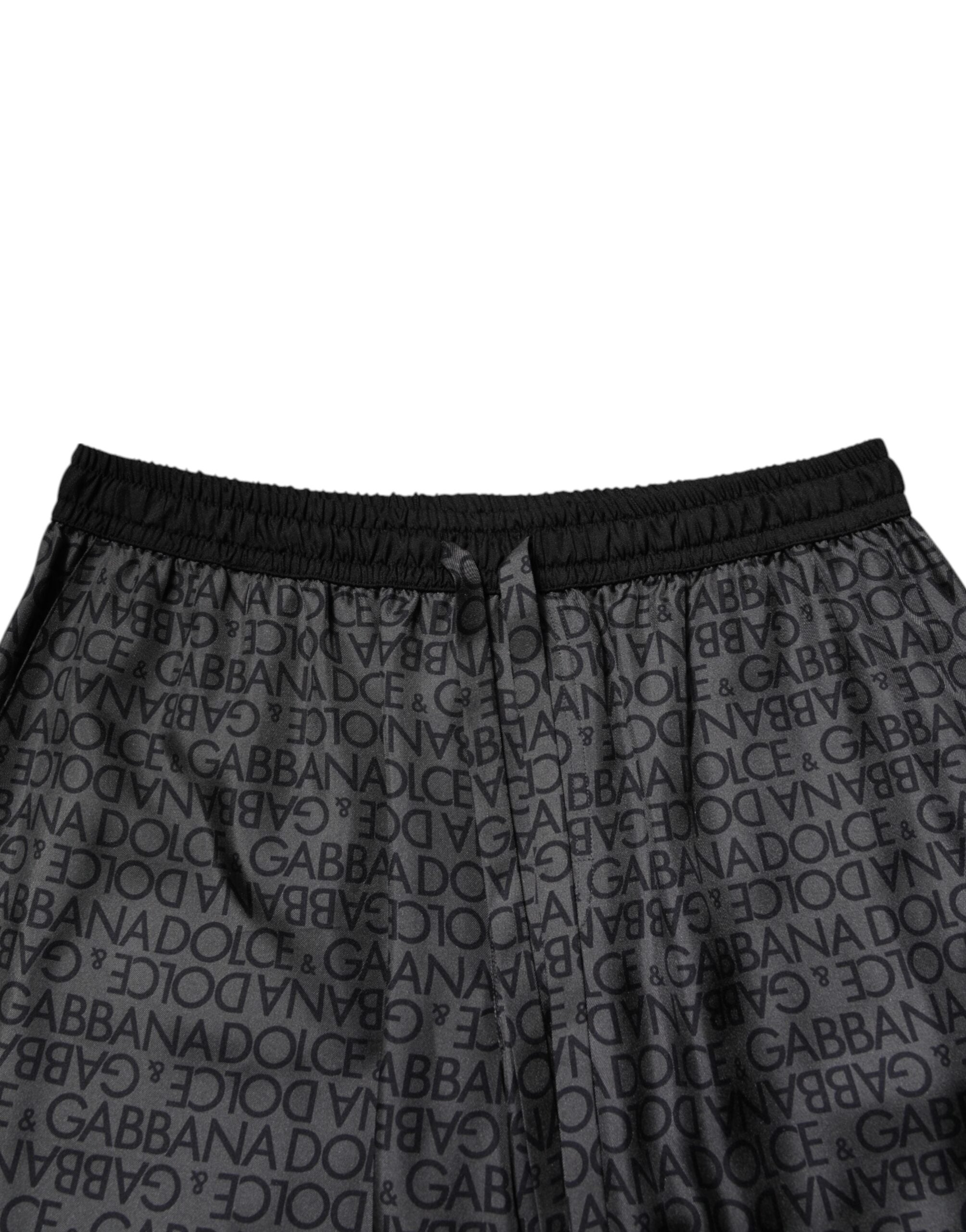 Shorts bermuda en soie gris et noir Dolce & Gabbana avec logo DG pour homme, style élégant et confortable.