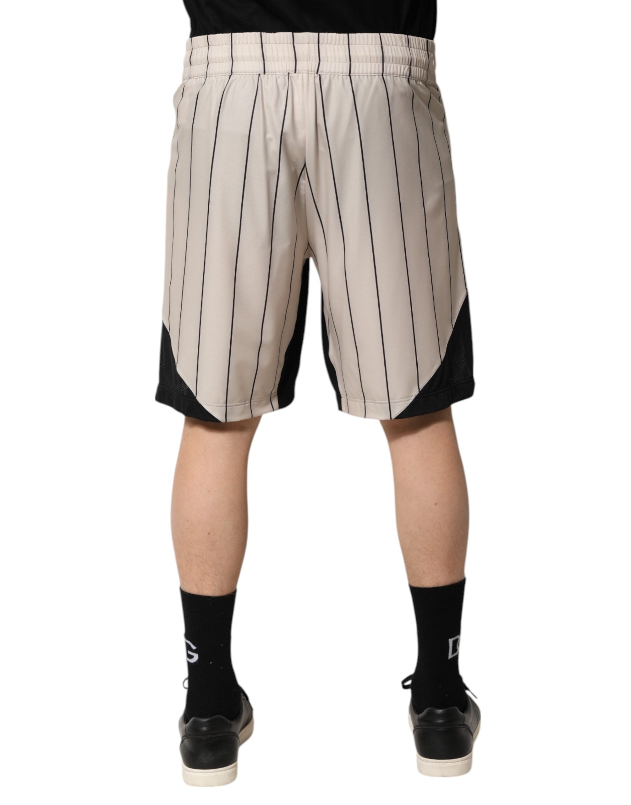 Shorts sweat Dolce & Gabbana en polyester blanc cassé avec logo DG, style décontracté et moderne.