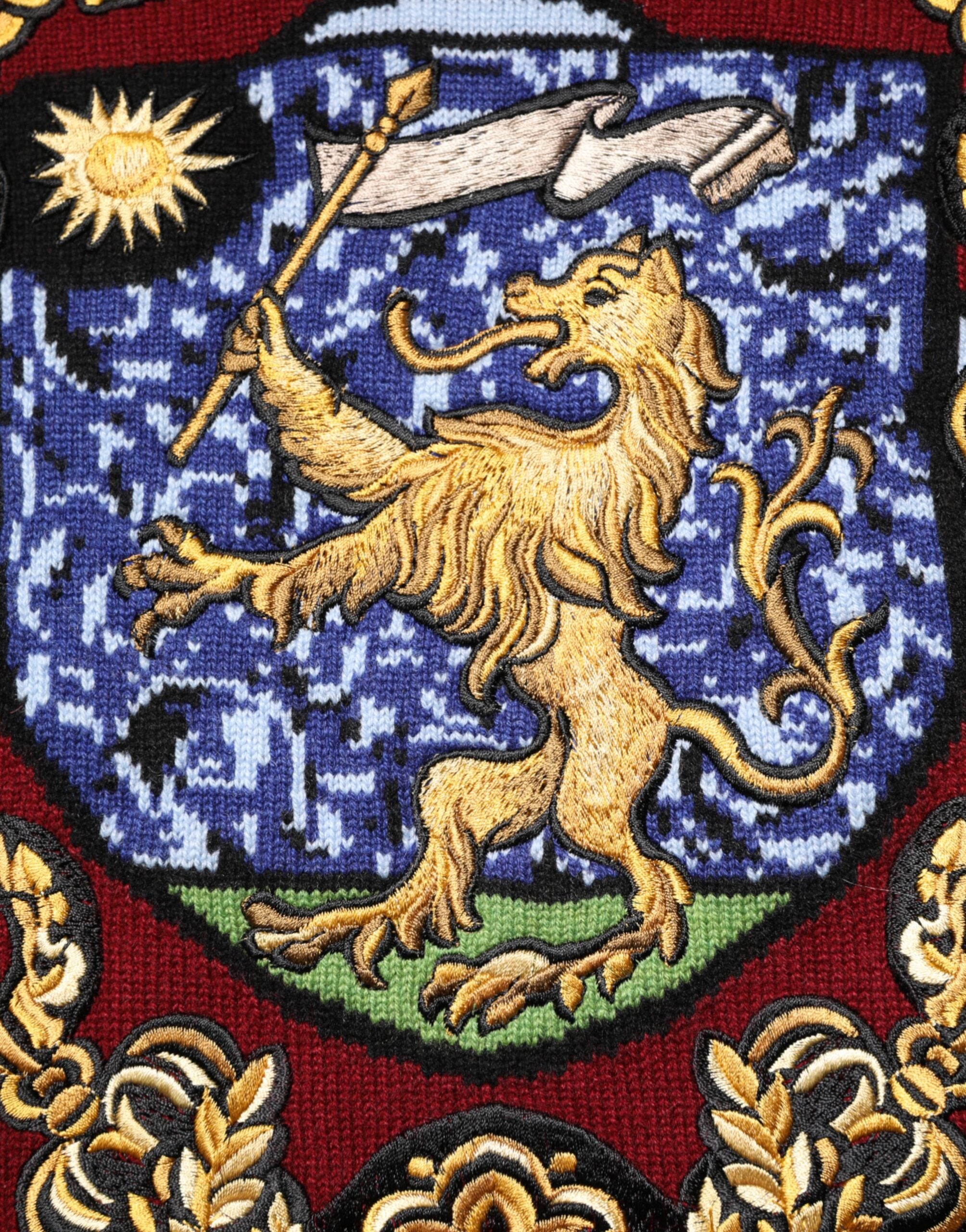 Pull Dolce & Gabbana en cachemire bordeaux avec un motif lion, doux et chaud, version élégante et sophistiquée.
