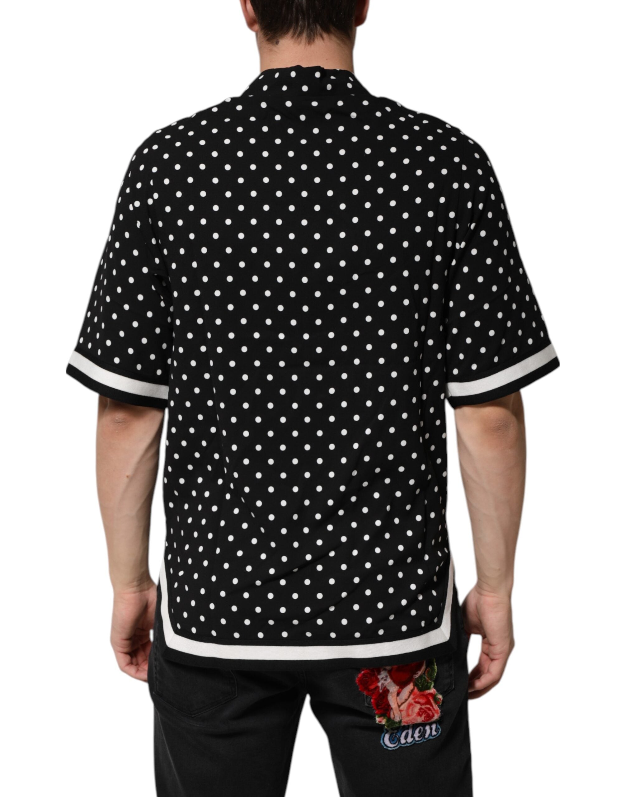 T-shirt polo Dolce & Gabbana à manches courtes noires avec pois blancs et col, style élégant et décontracté.