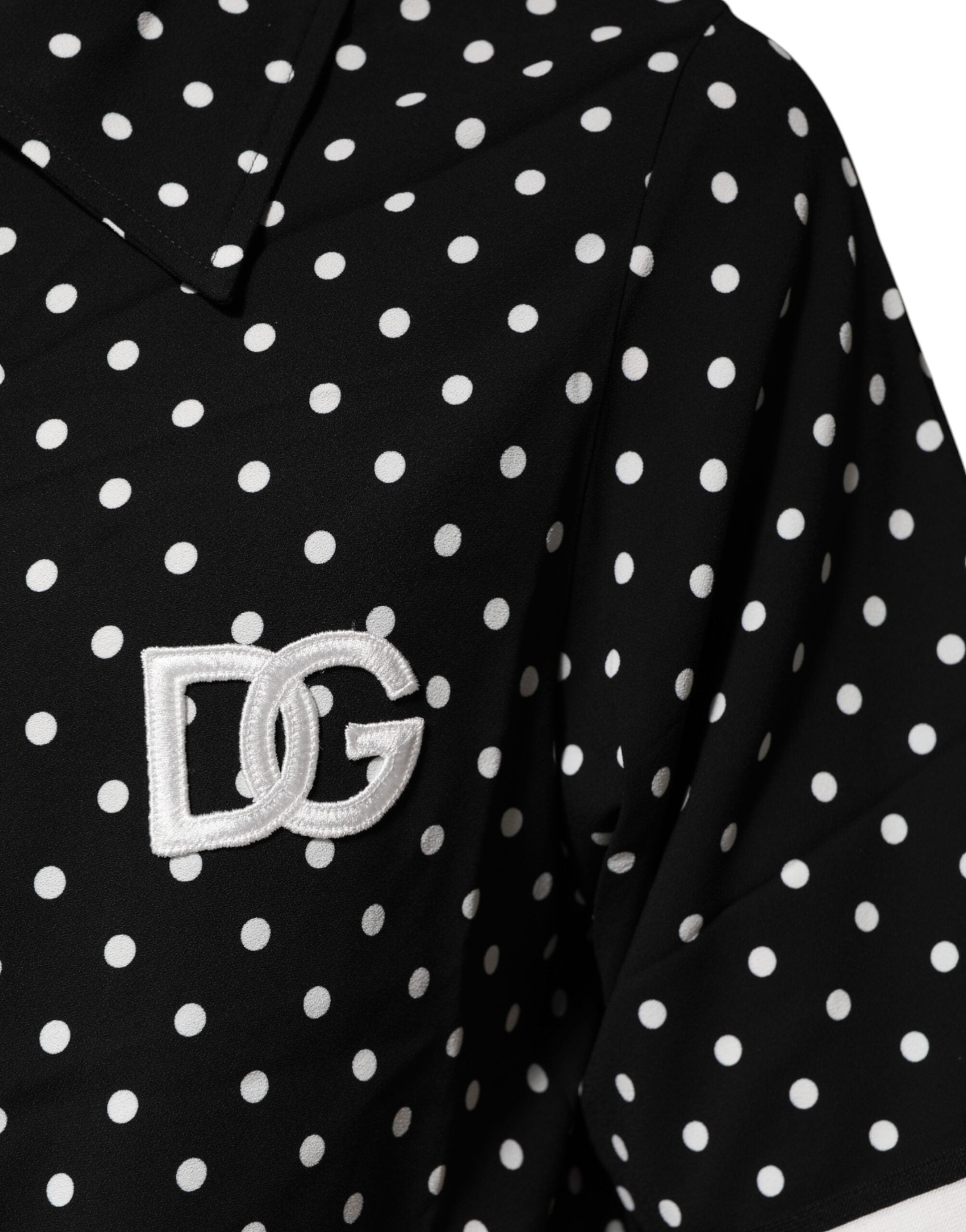 T-shirt polo noir à pois blancs à manches courtes et col Dolce & Gabbana, vue de face.