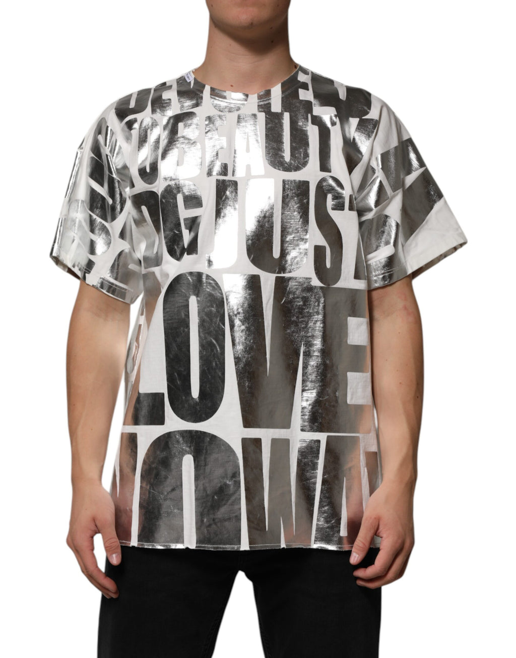 T-shirt blanc en coton Dolce & Gabbana avec slogan argenté métallique, style décontracté et élégant, vue de face.