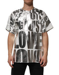T-shirt blanc en coton Dolce & Gabbana avec slogan argenté métallisé, design moderne et logo visible sur le devant.