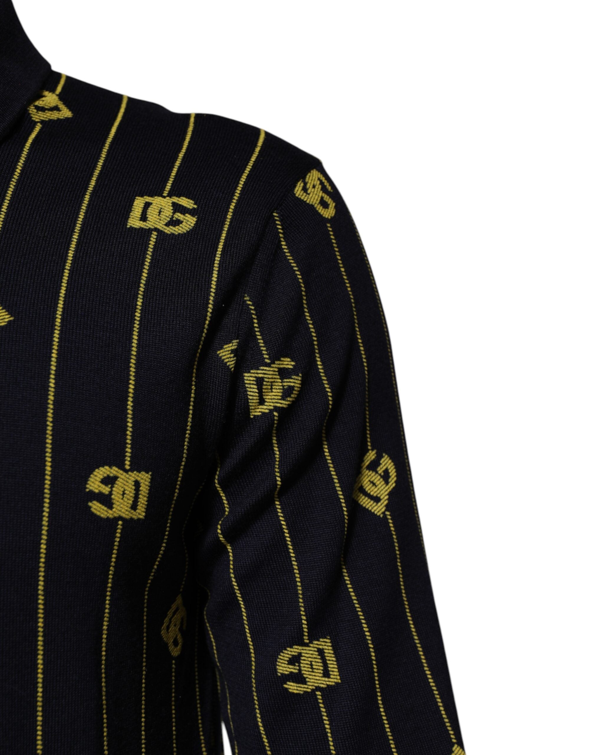 Polo en jacquard noir Dolce & Gabbana avec logo, tissu tricoté, col classique, vue de face.
