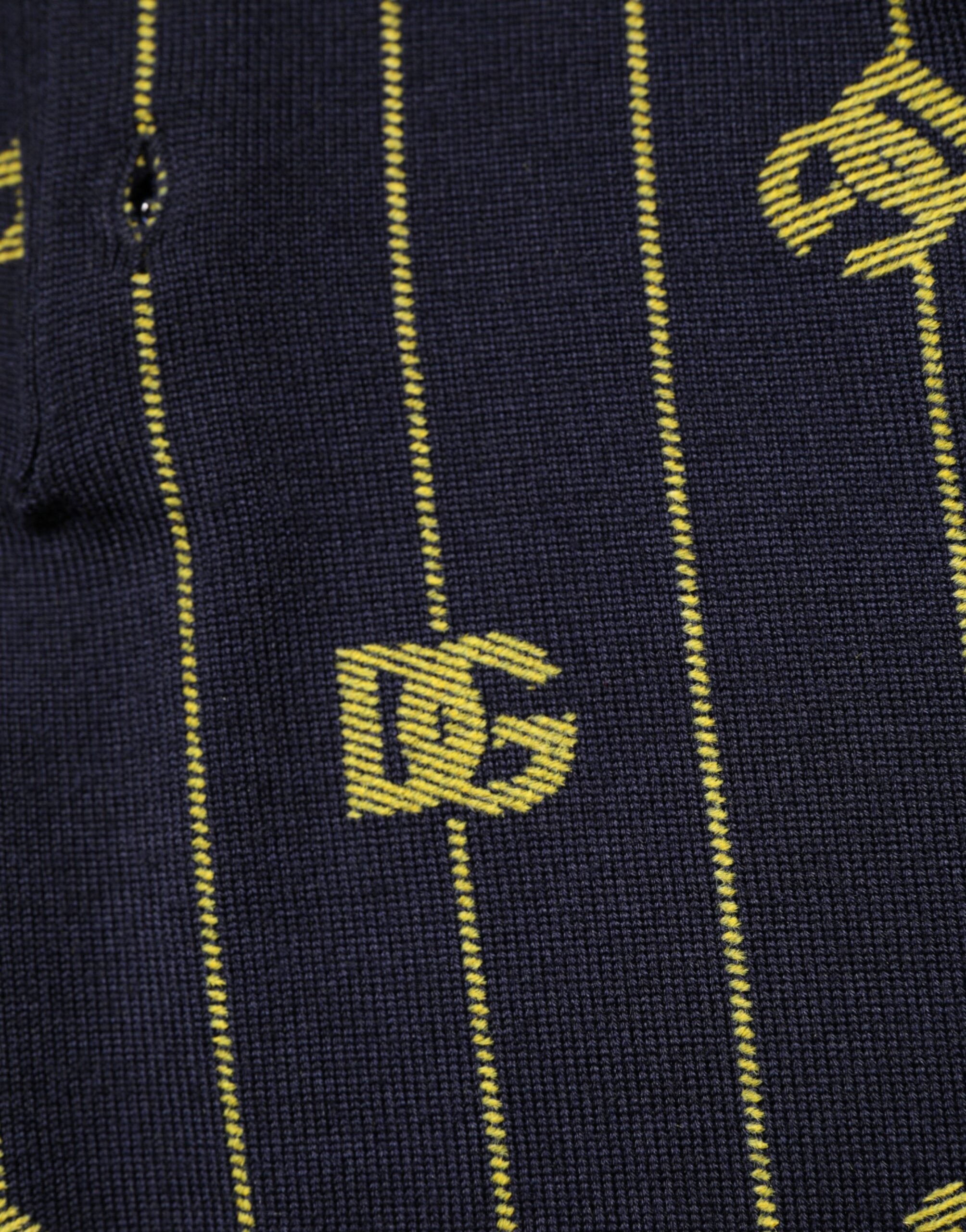 Polo en jersey jacquard noir avec logo Dolce & Gabbana, manches courtes et col polo, pour homme.