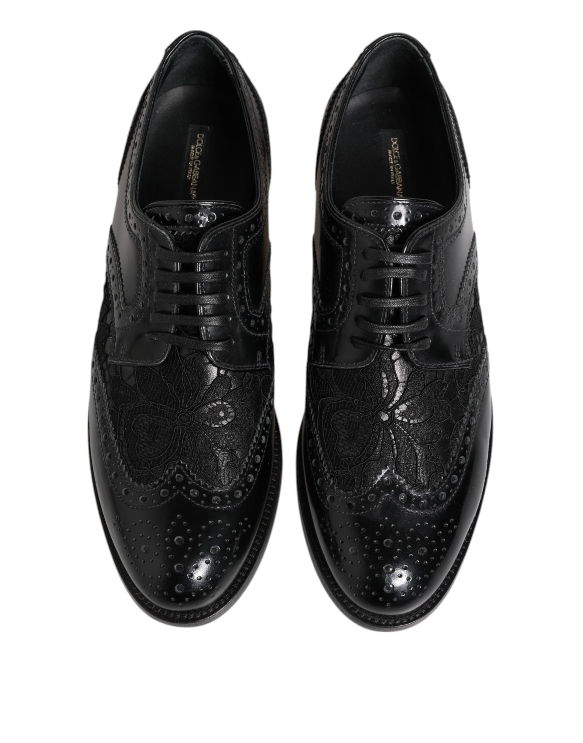 Robe en cuir noir avec dentelle florale et chaussures formelles Dolce & Gabbana, élégantes et sophistiquées.