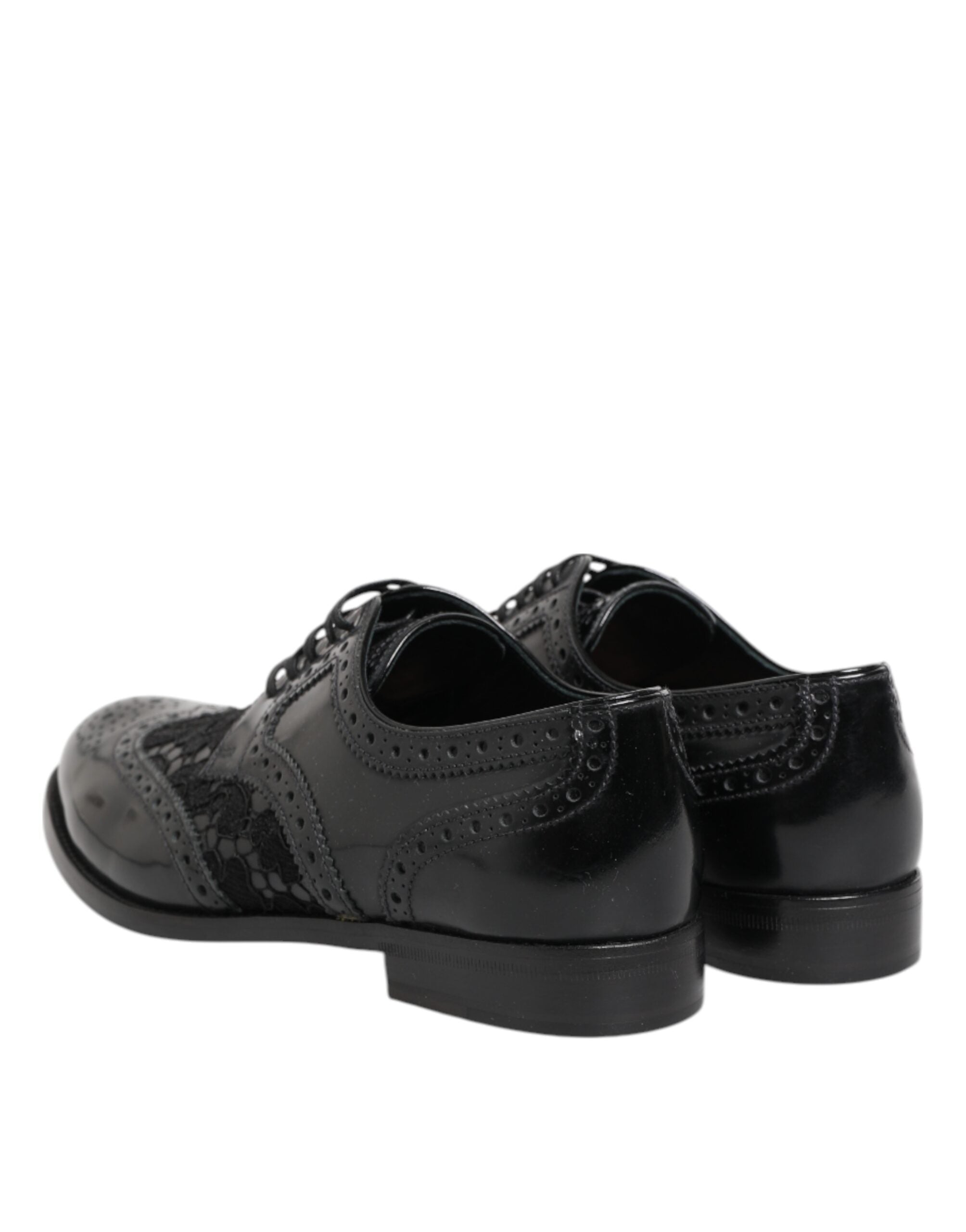 Robe en cuir noir Dolce & Gabbana avec broderies florales, élégante et formelle, accompagnée de chaussures assorties en cuir noir.