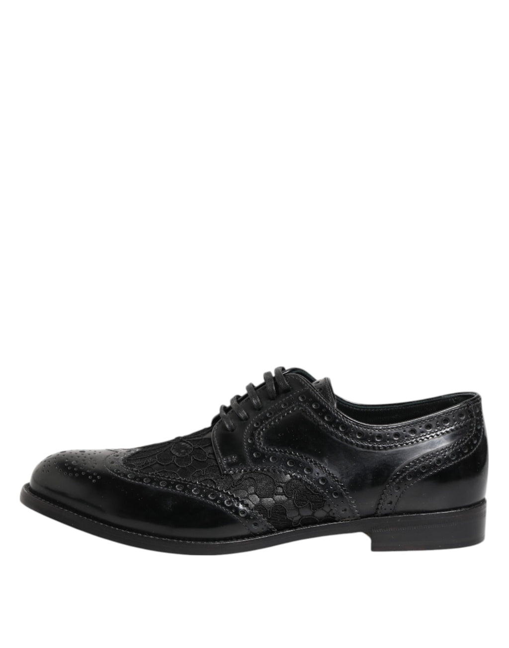 Robe en cuir noir Dolce & Gabbana avec motifs floraux, style formel, portée avec des chaussures assorties.