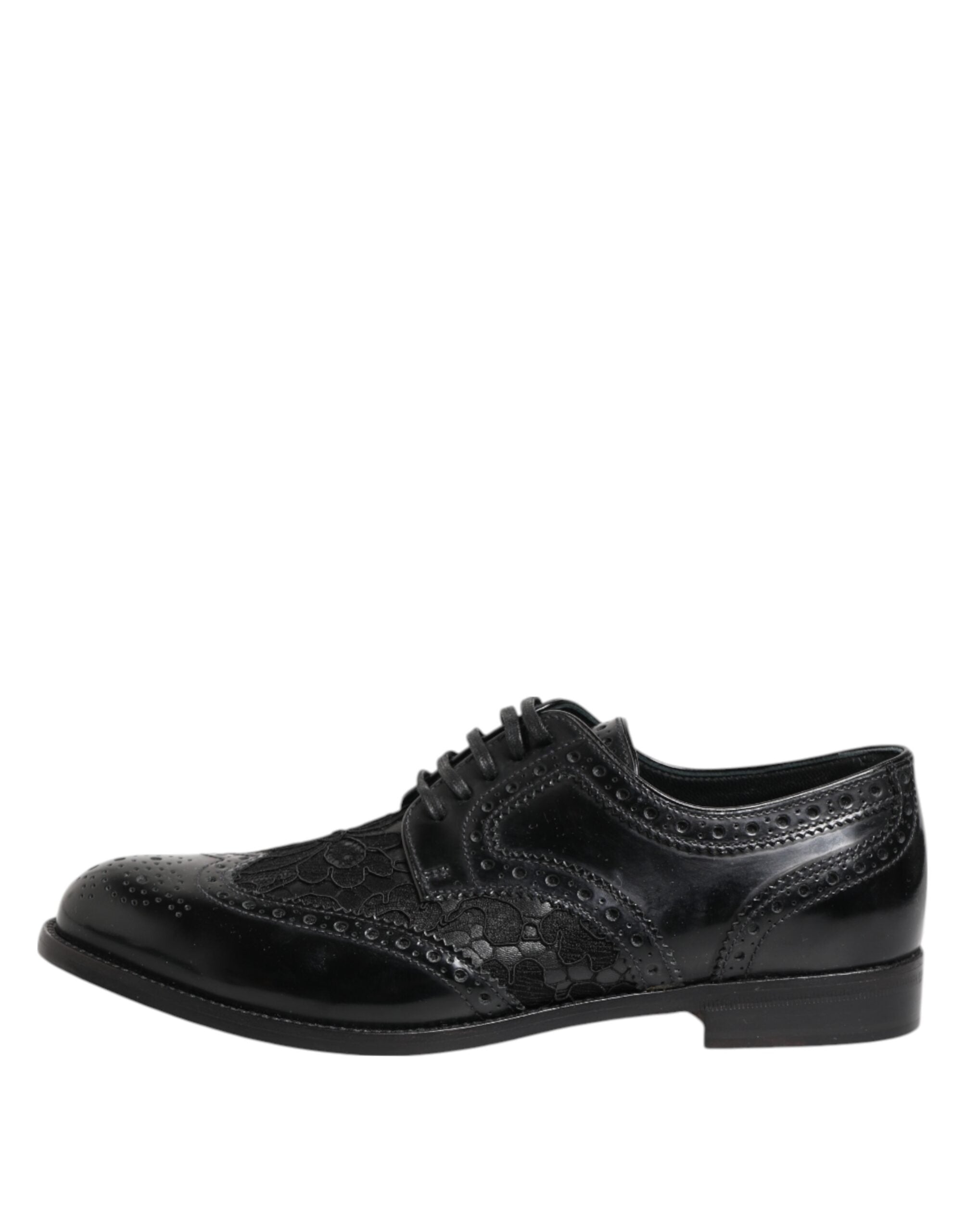 Robe en cuir noir Dolce & Gabbana avec motifs floraux, style formel, portée avec des chaussures assorties.