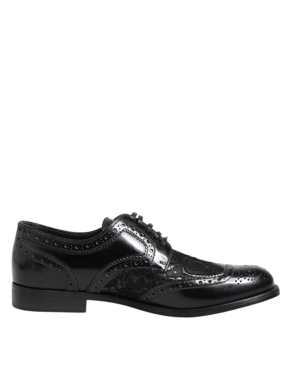 Robe en cuir noir à motifs floraux et dentelle Dolce & Gabbana, élégante et formelle, portée avec des chaussures assorties.
