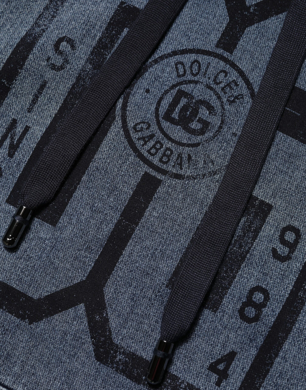 Sweat à capuche en coton mélangé bleu Dolce & Gabbana, pull confortable avec logo à l'avant, vue de face.