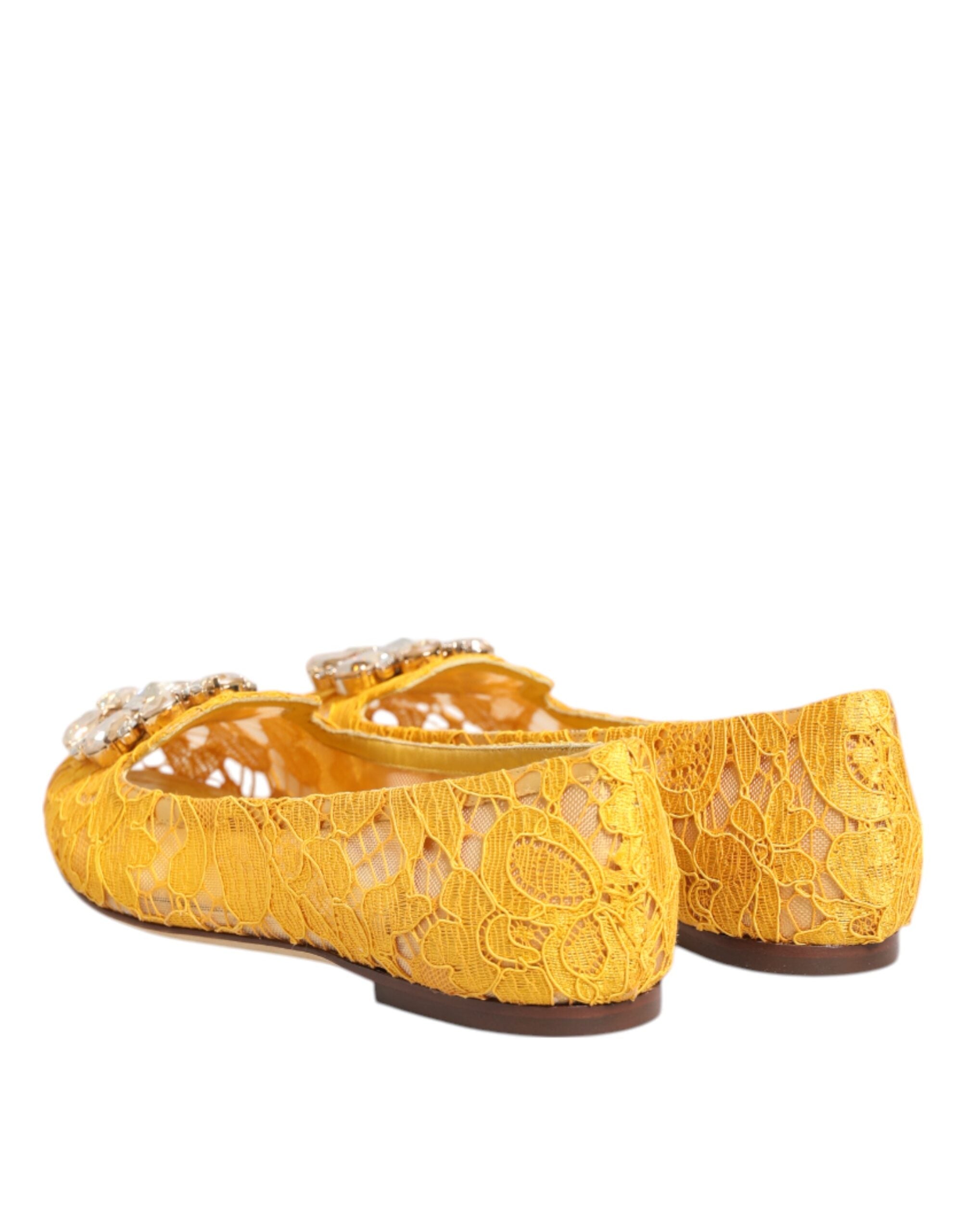 Chaussures plates Dolce & Gabbana Taormina en dentelle jaune avec cristaux, élégantes et délicates.