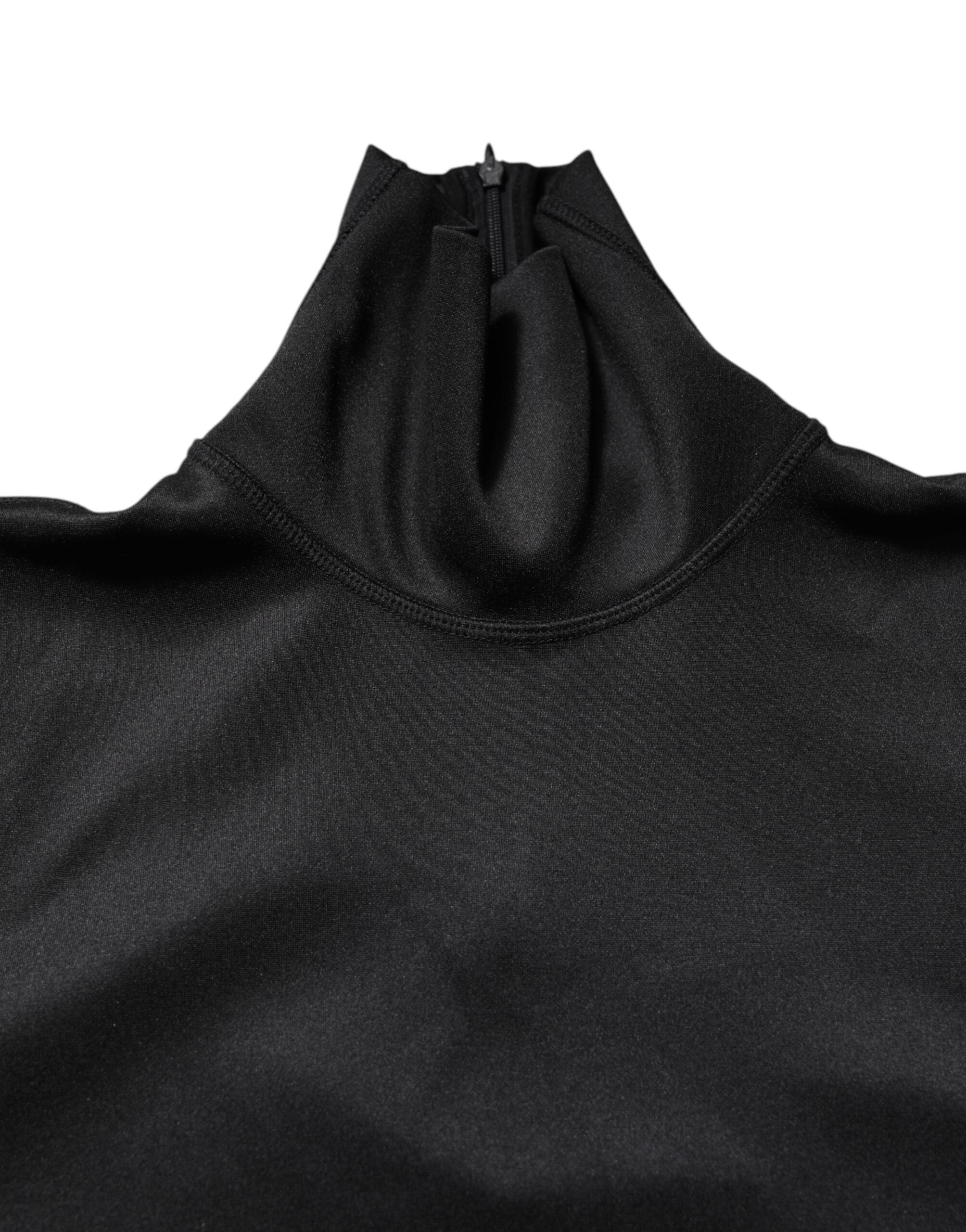 Pull à col roulé en polyester noir de Dolce & Gabbana, doux et élégant, porté sur un modèle.