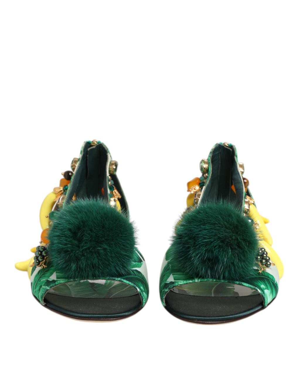 Sandales Dolce & Gabbana en satin vert avec fourrure de vison et motif feuille de bananier, chaussures élégantes et luxueuses.