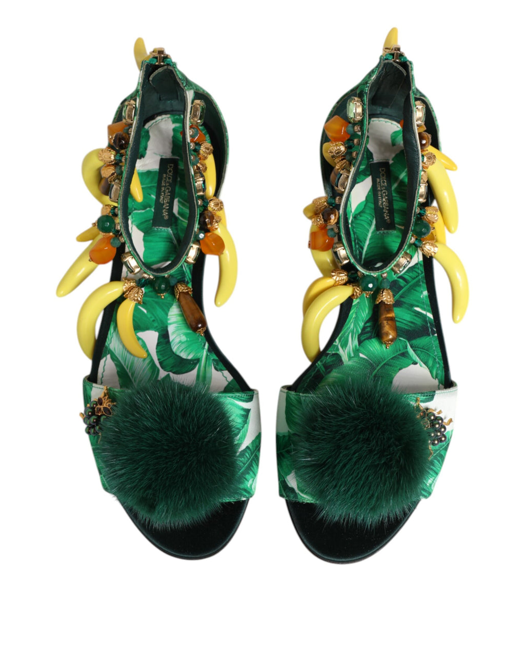 Sandales en satin et fourrure de vison verte Dolce & Gabbana avec motif bananier, chaussures élégantes et luxueuses.