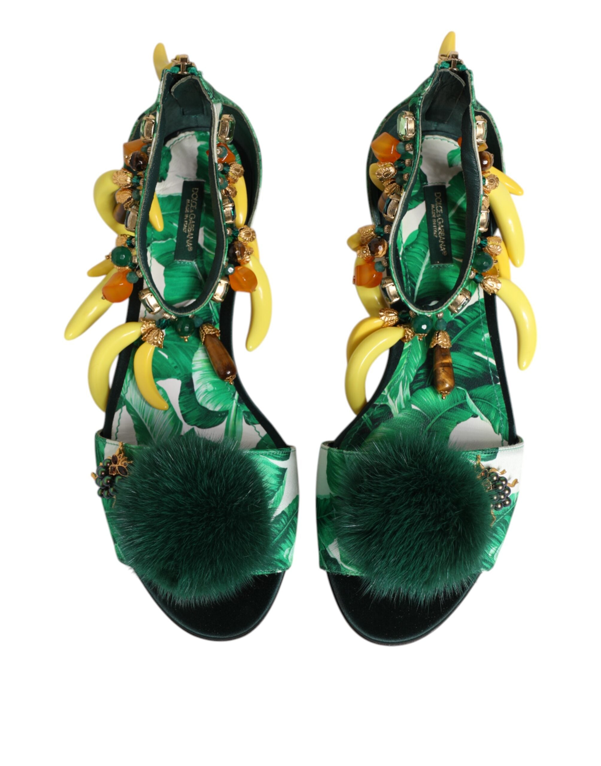 Sandales en satin et fourrure de vison verte Dolce & Gabbana avec motif bananier, chaussures élégantes et luxueuses.