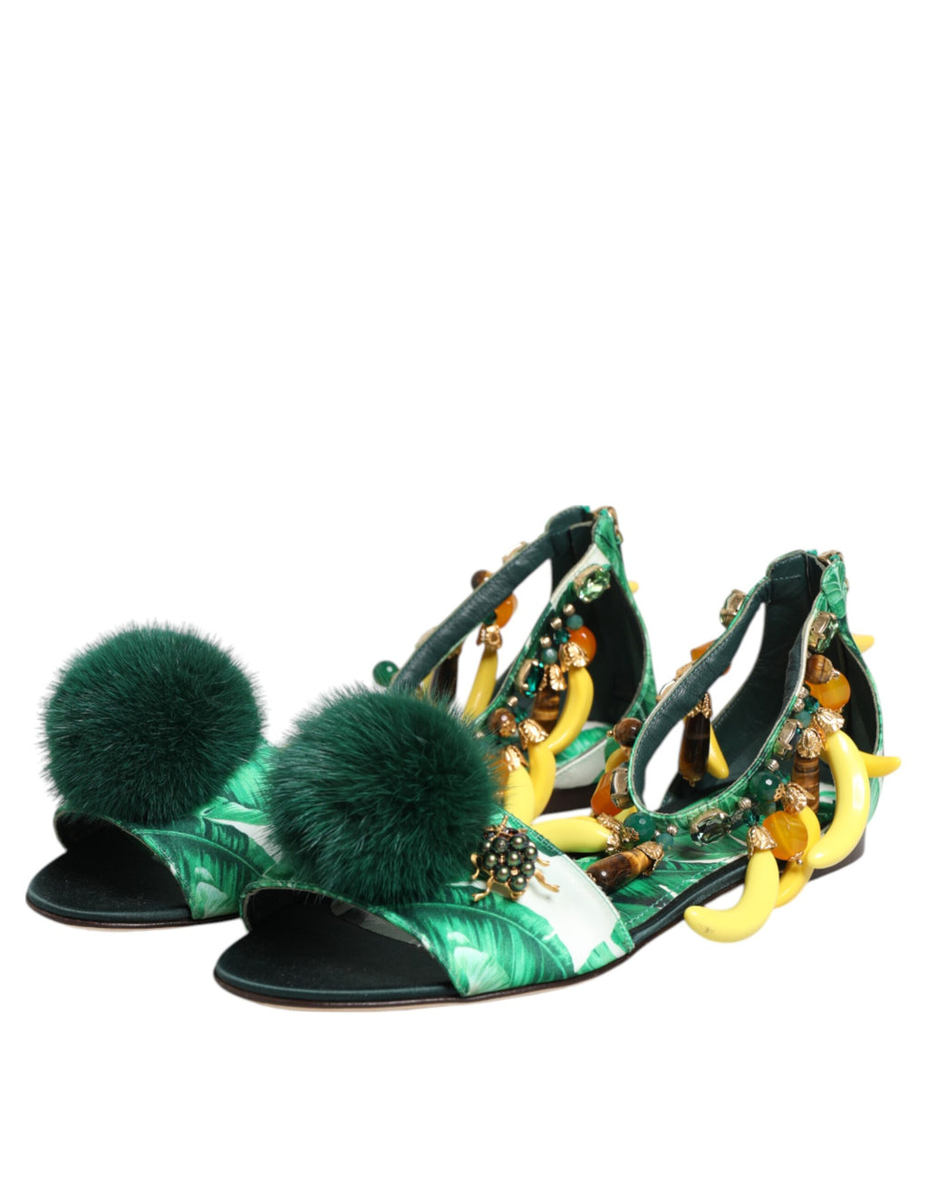 Sandales en satin vert avec fourrure de vison Dolce & Gabbana, motif de feuilles de bananier, chaussures élégantes et luxueuses.