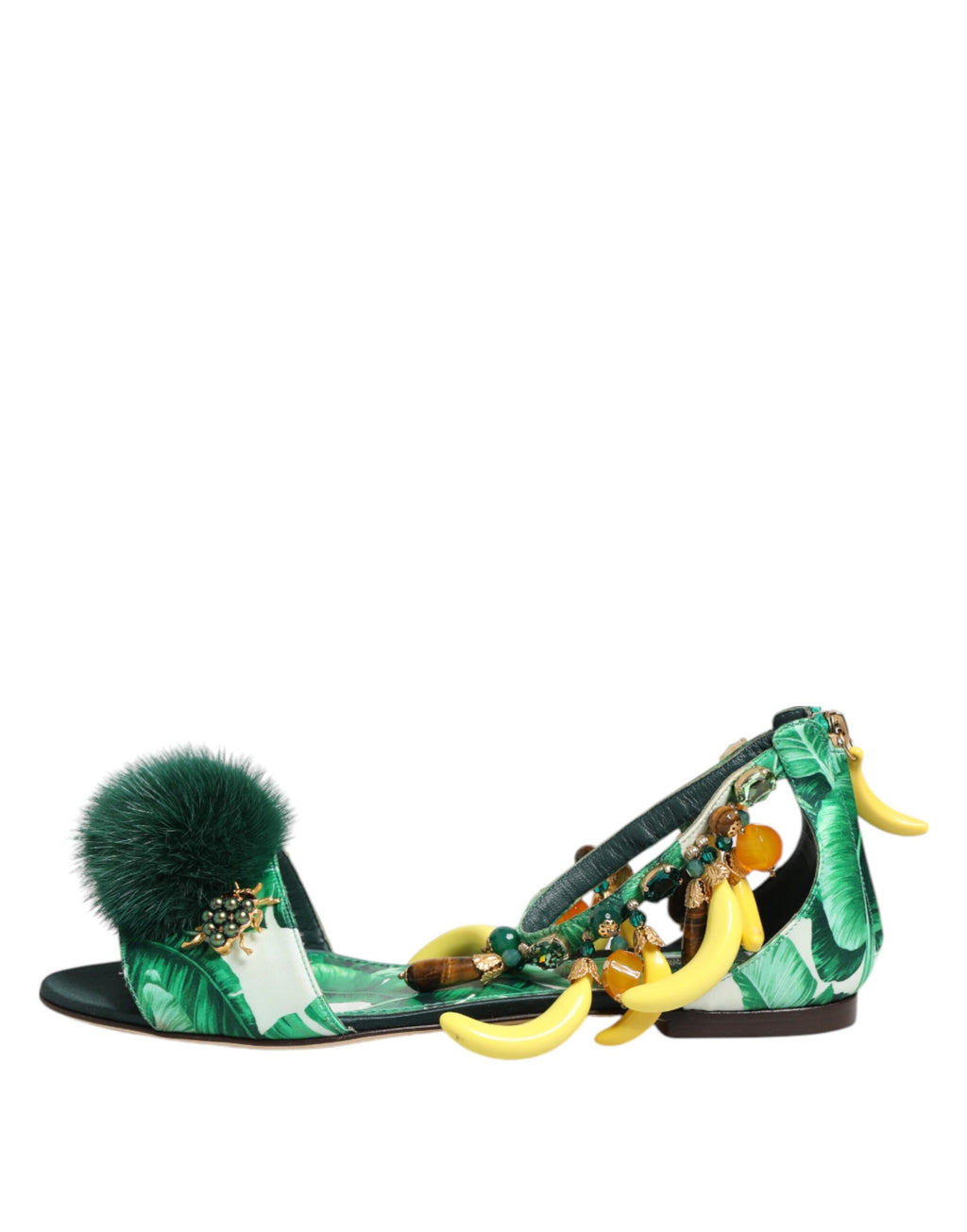Sandales Dolce & Gabbana en satin vert avec fourrure de mink et motif bananier, élégantes chaussures de luxe.