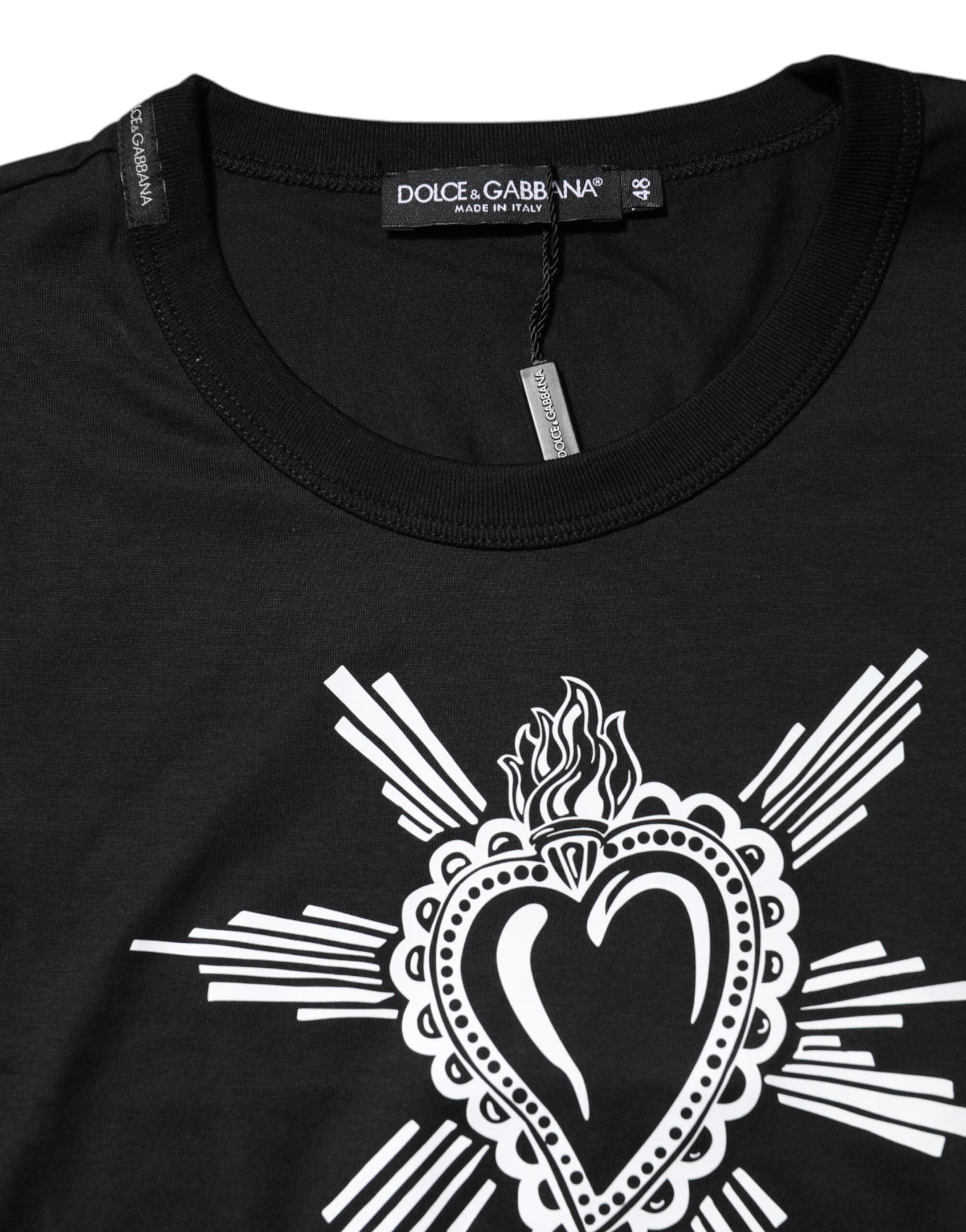 T-shirt Dolce & Gabbana en coton noir avec motif de cœur sacré, col rond, style décontracté et design élégant.
