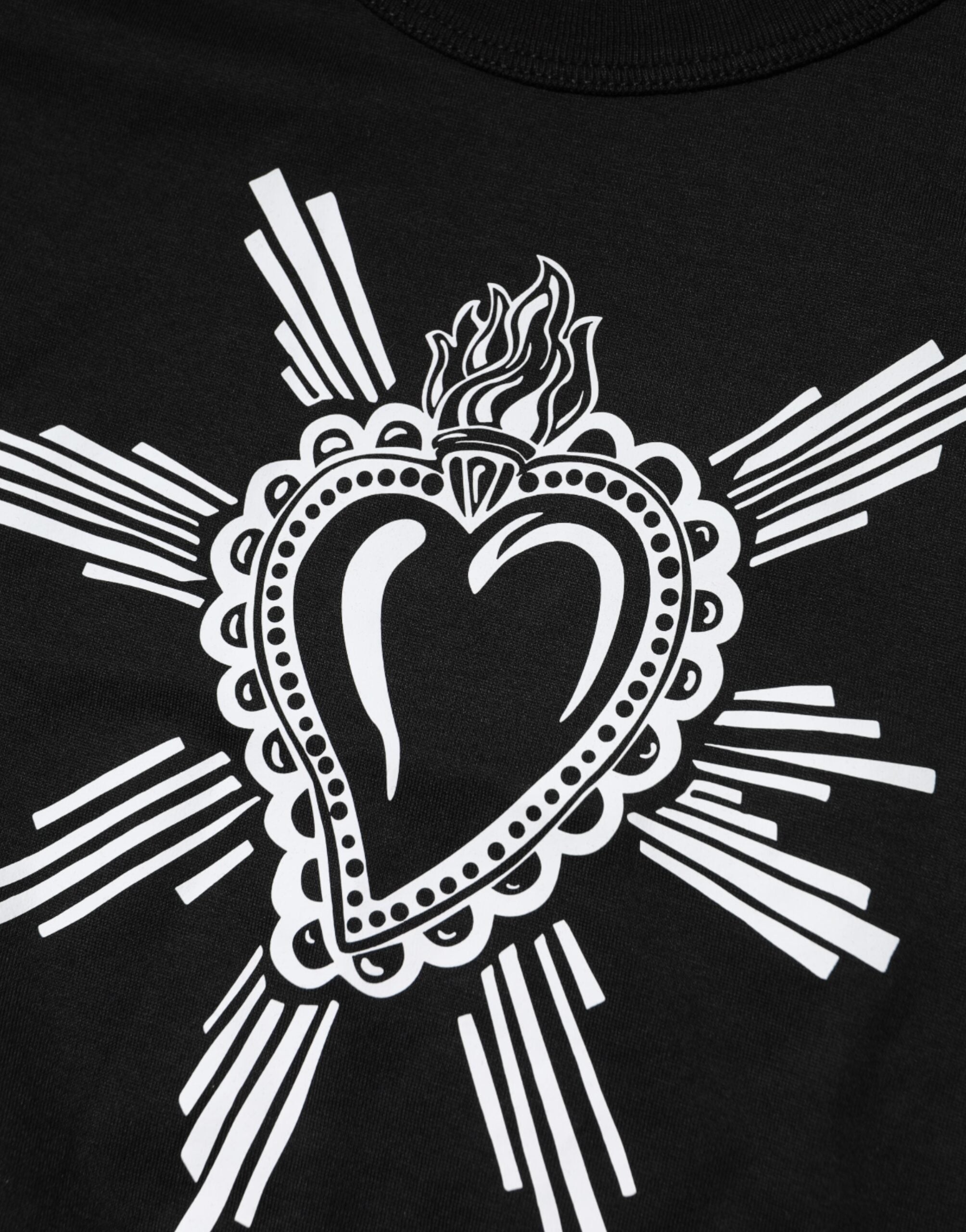 T-shirt en coton noir Dolce & Gabbana avec motif cœur sacré sur le devant, col rond, style décontracté.
