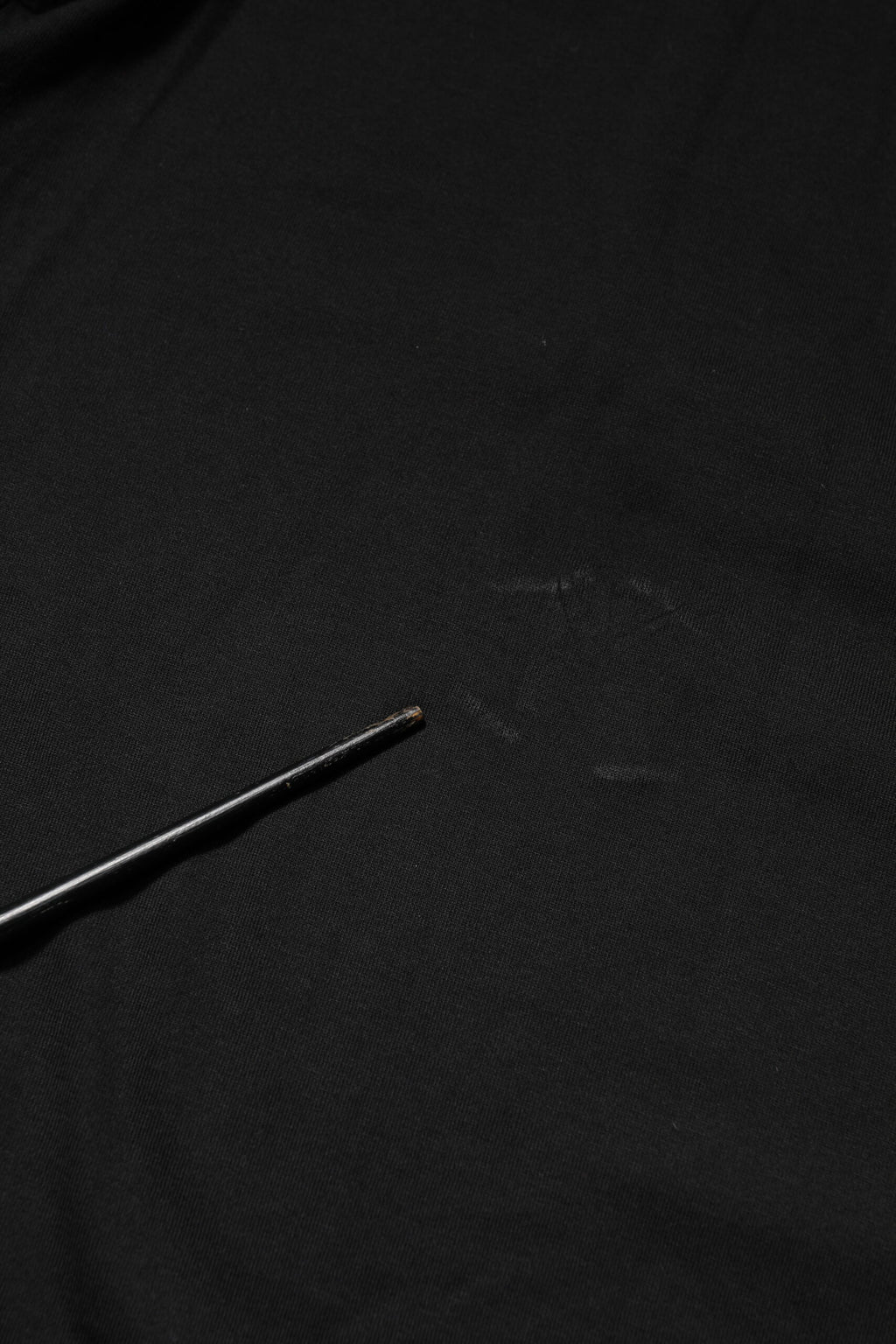 T-shirt en coton noir Dolce & Gabbana avec logo embossé, col rond, vue de face.