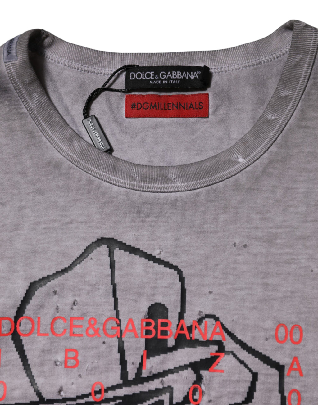 T-shirt en coton gris à imprimé graphique Dolce & Gabbana avec col rond, vue de face.