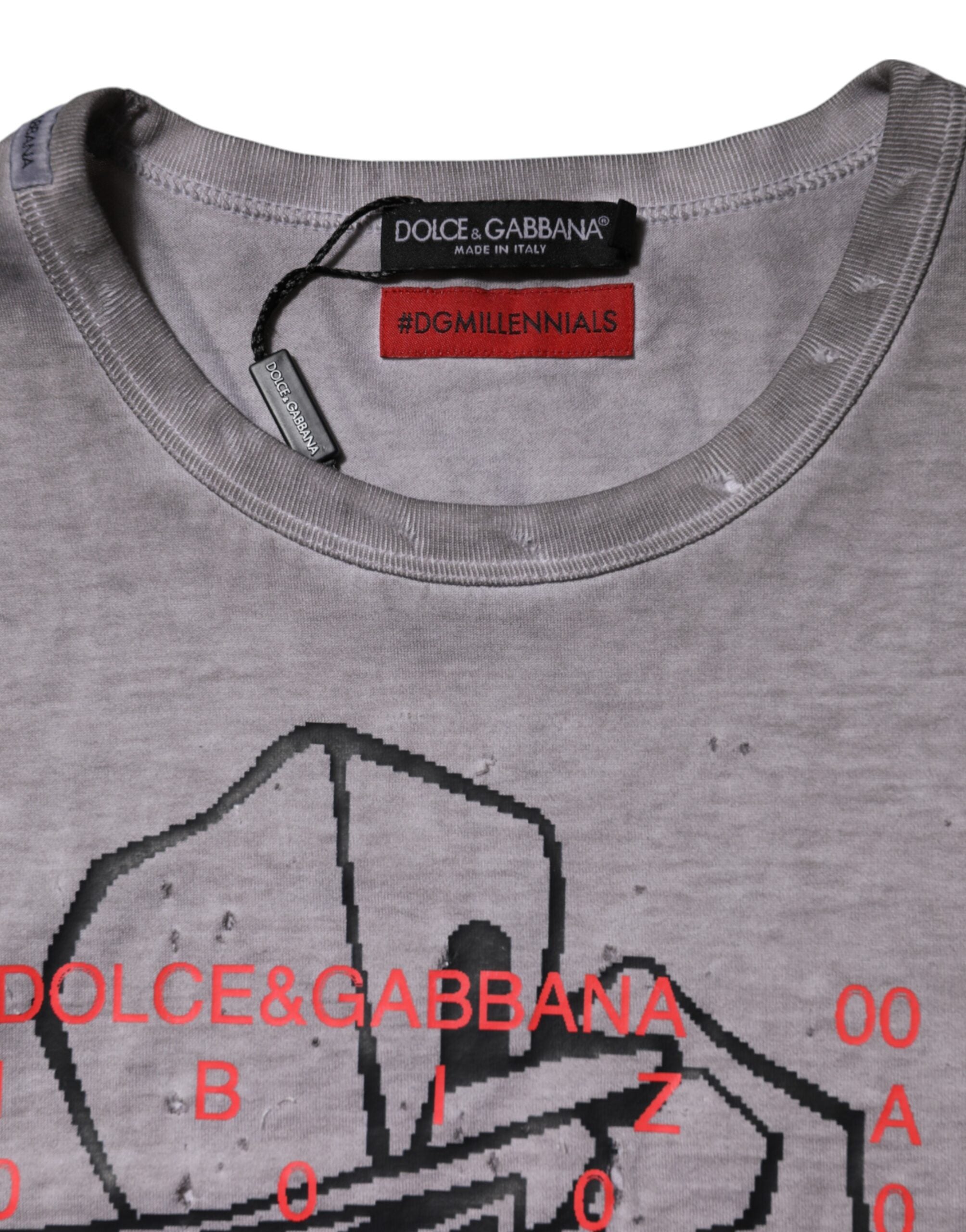 T-shirt en coton gris à imprimé graphique Dolce & Gabbana avec col rond, vue de face.