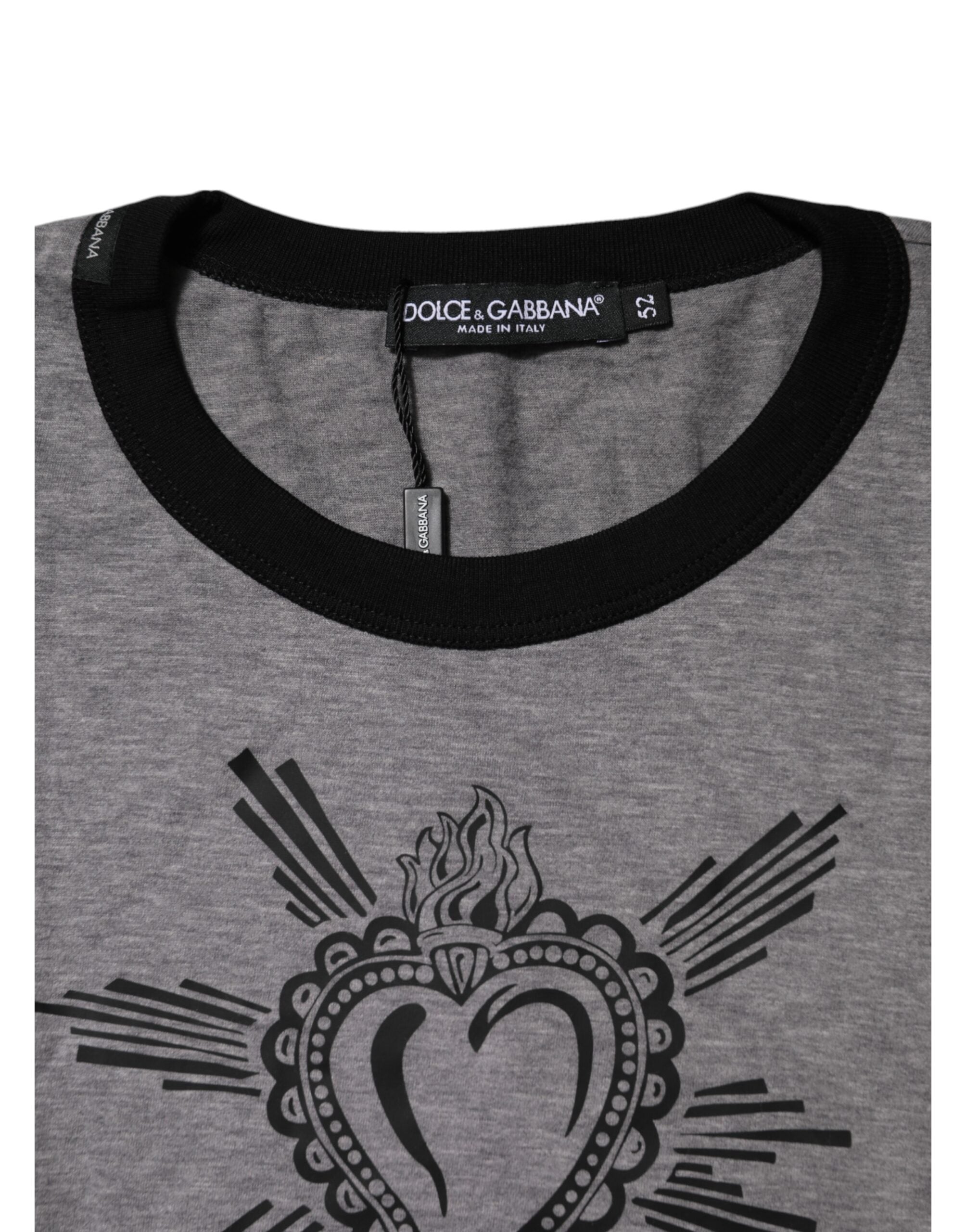 T-shirt en coton gris Dolce & Gabbana avec cœur sacré imprimé, col rond, style décontracté et design élégant.