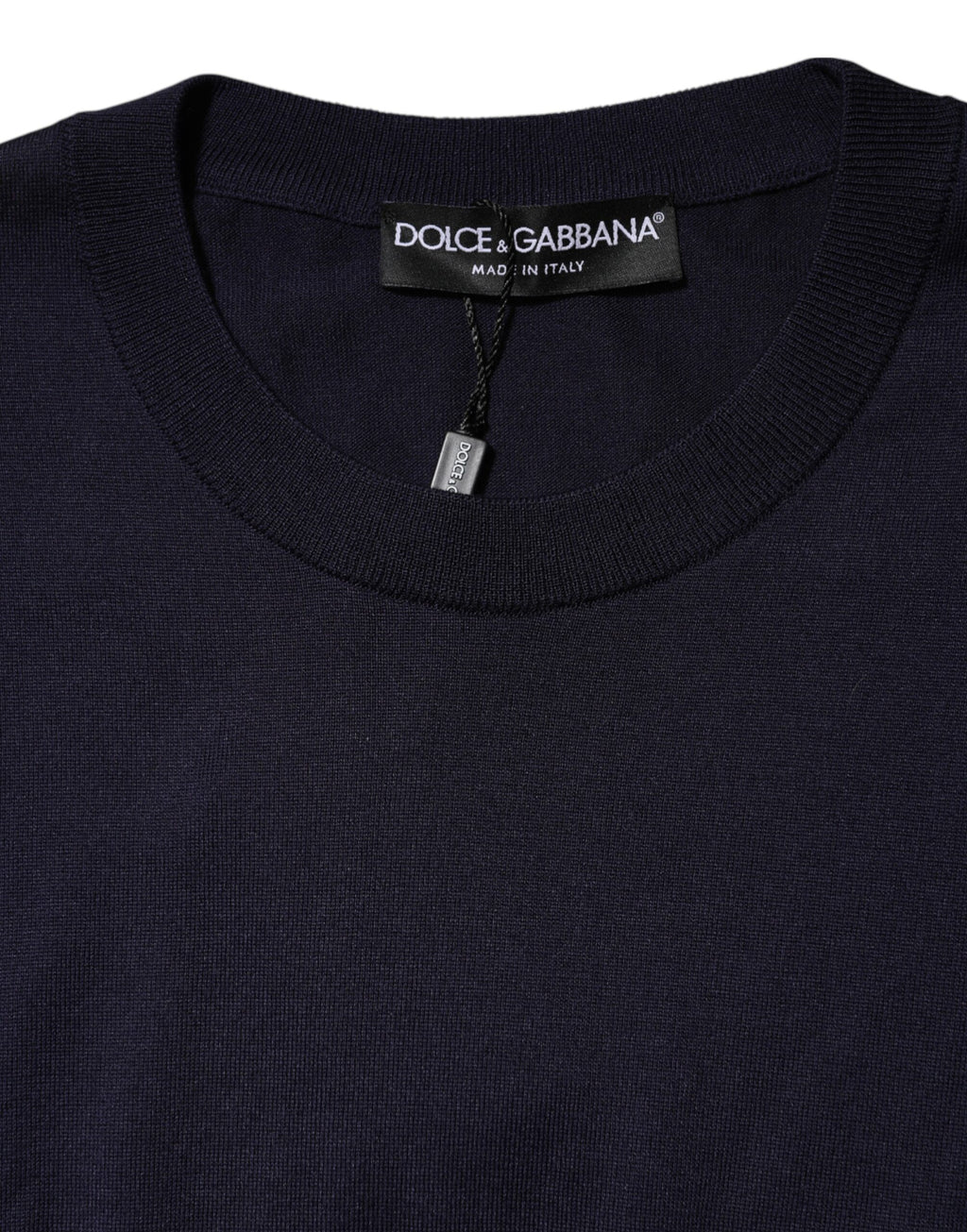 T-shirt Dolce & Gabbana en soie bleu foncé à manches courtes avec col rond, mode élégante et confortable.