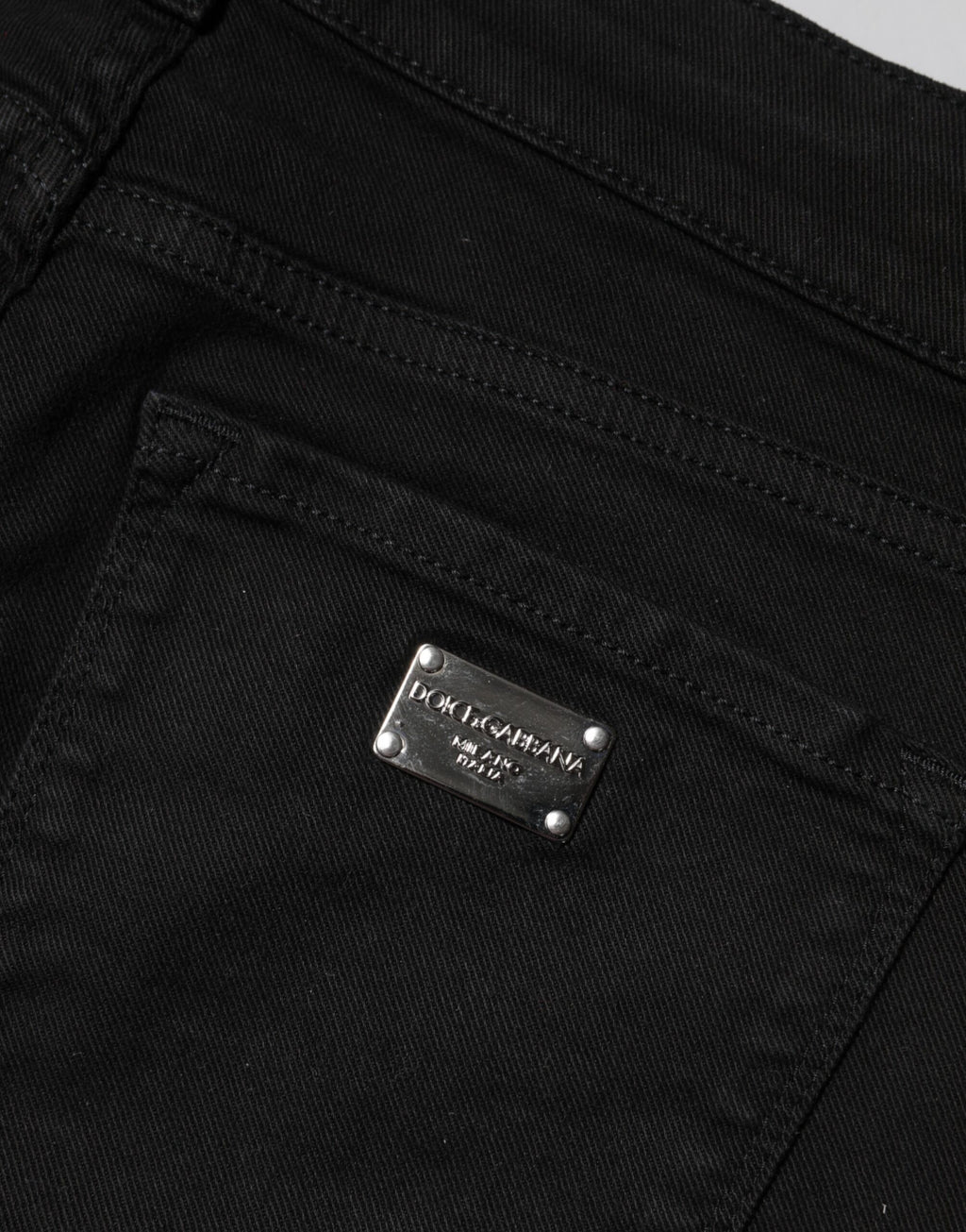 Jeans skinny en coton noir de Dolce & Gabbana, taille mi-haute, mode denim élégante, visibles en gros plan.