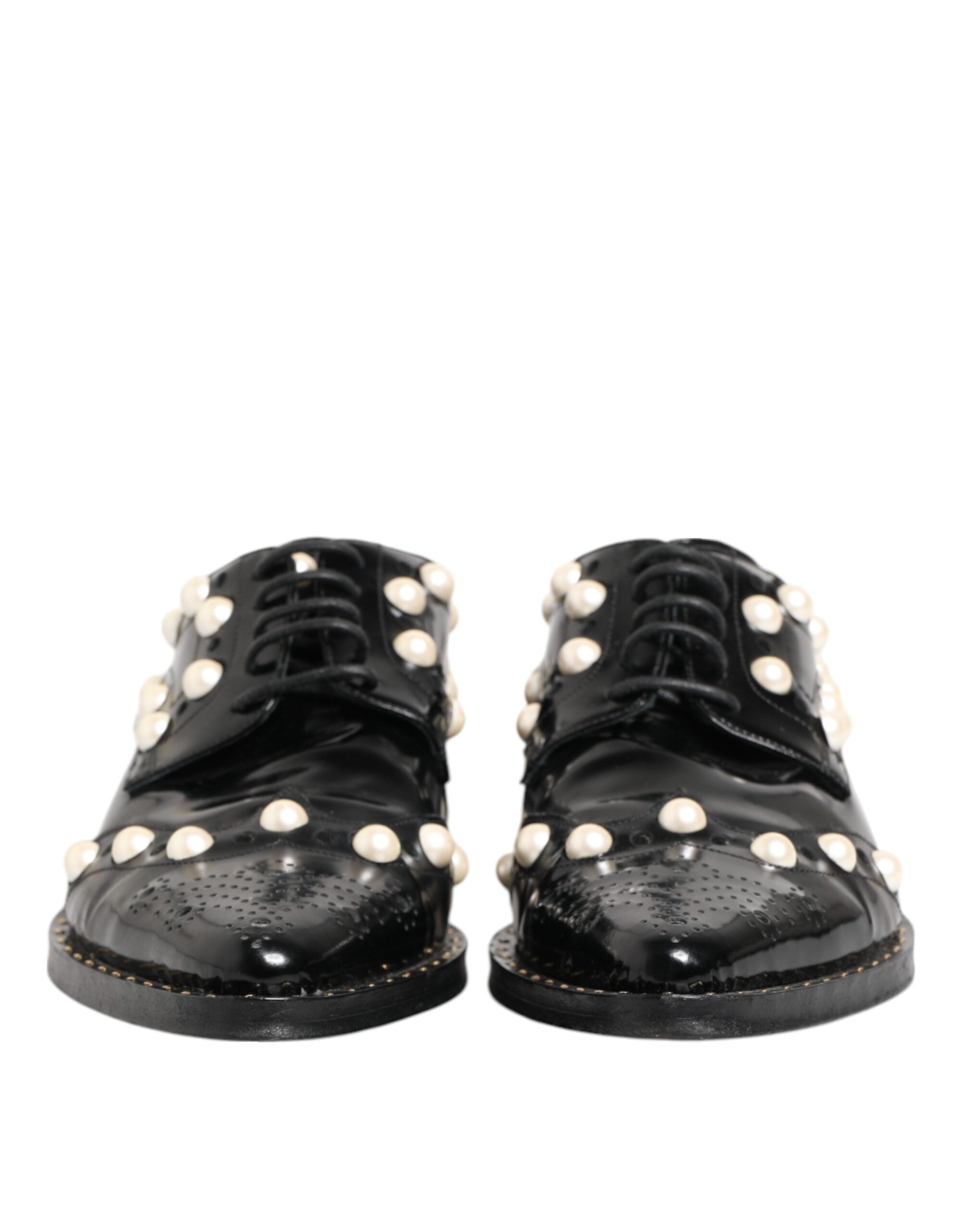 Chaussures à talons Dolce & Gabbana en cuir noir avec fausses perles et brogue, élégantes et sophistiquées.