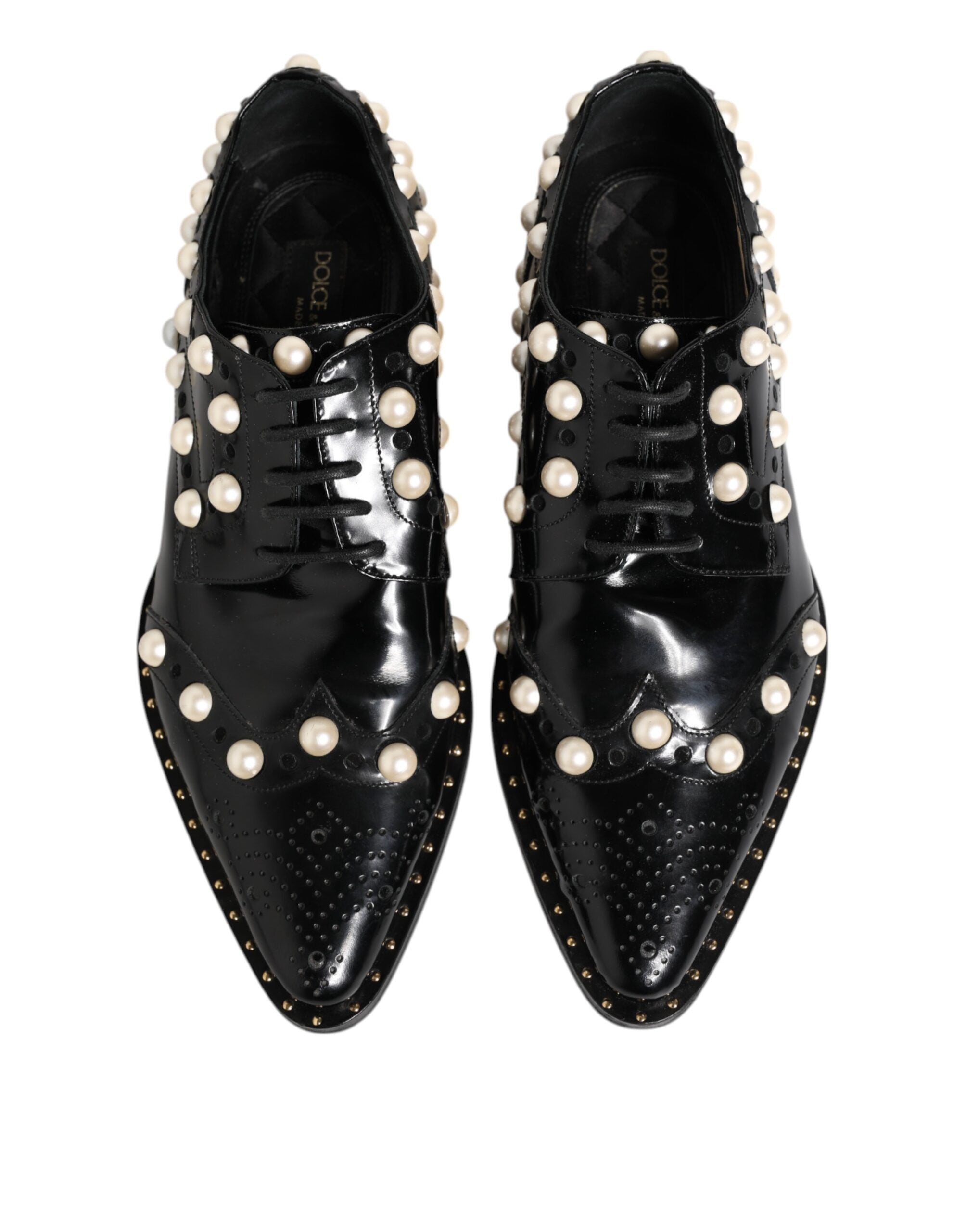 Chaussures Dolce & Gabbana en cuir noir avec broque en perles synthétiques et design élégant.