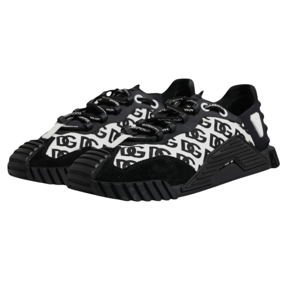 Chaussures basses Nike NS1 noires avec logo en dentelle, lacets, style décontracté et design moderne.
