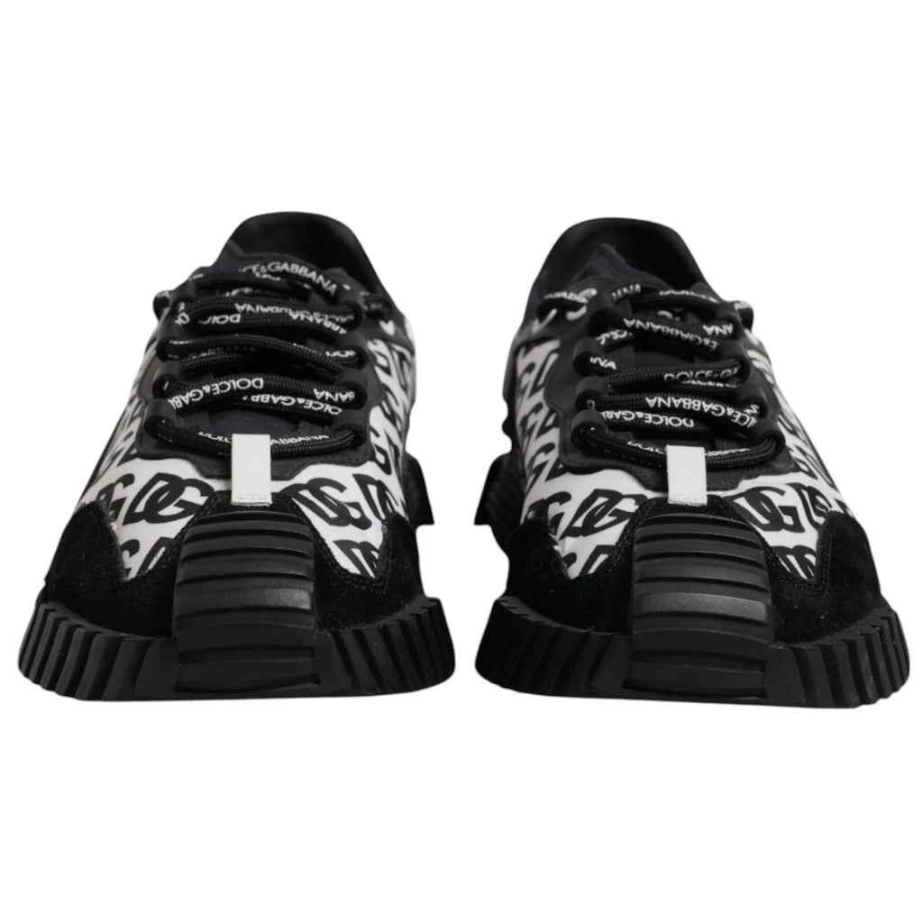 Chaussures basses noires Dolce & Gabbana NS1 avec logo en dentelle, laçage et semelle plate élégante.