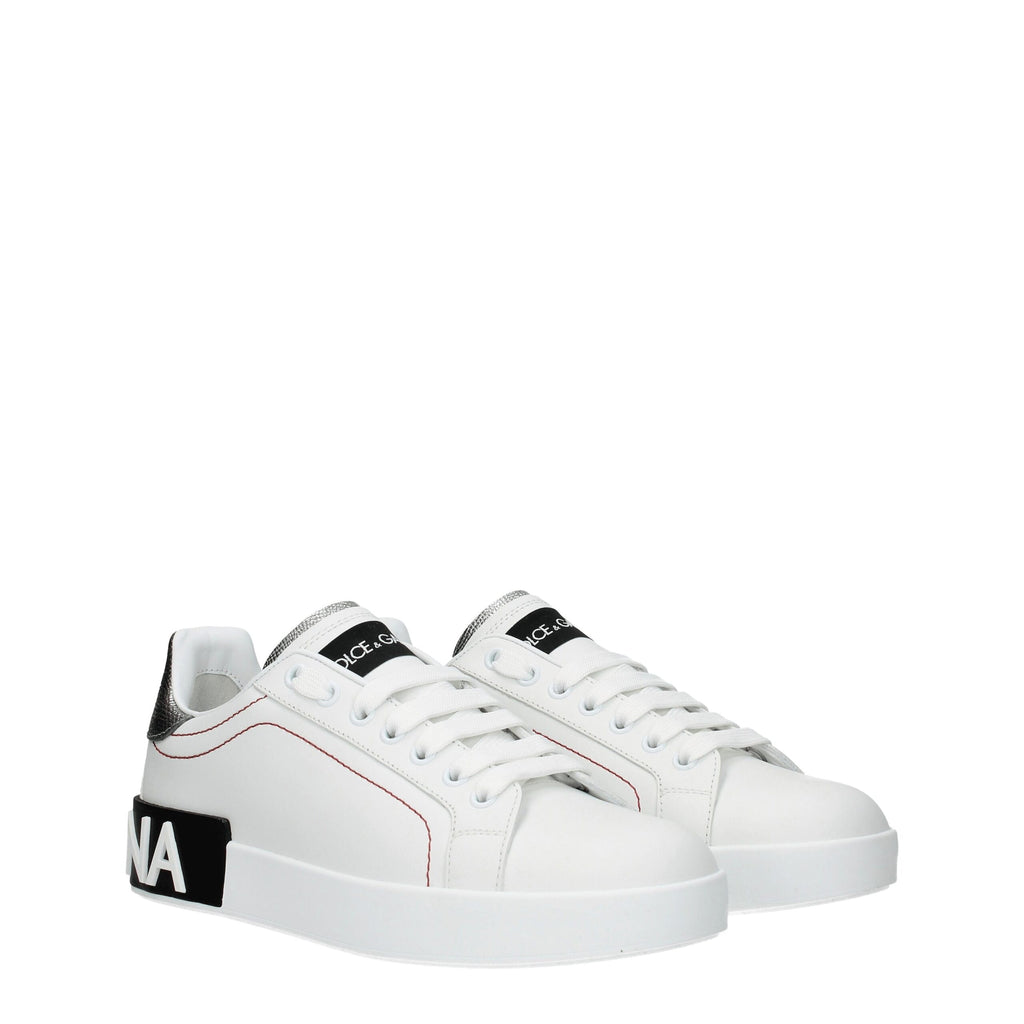 Chaussures basses en cuir blanc de Dolce & Gabbana, sneakers modernes pour homme avec semelle blanche et design élégant.