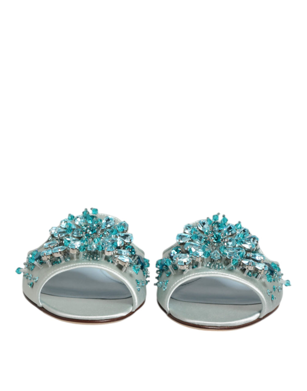 Chaussures slip-on en cuir argenté et bleu Dolce & Gabbana avec perles ornementales et détails élégants.