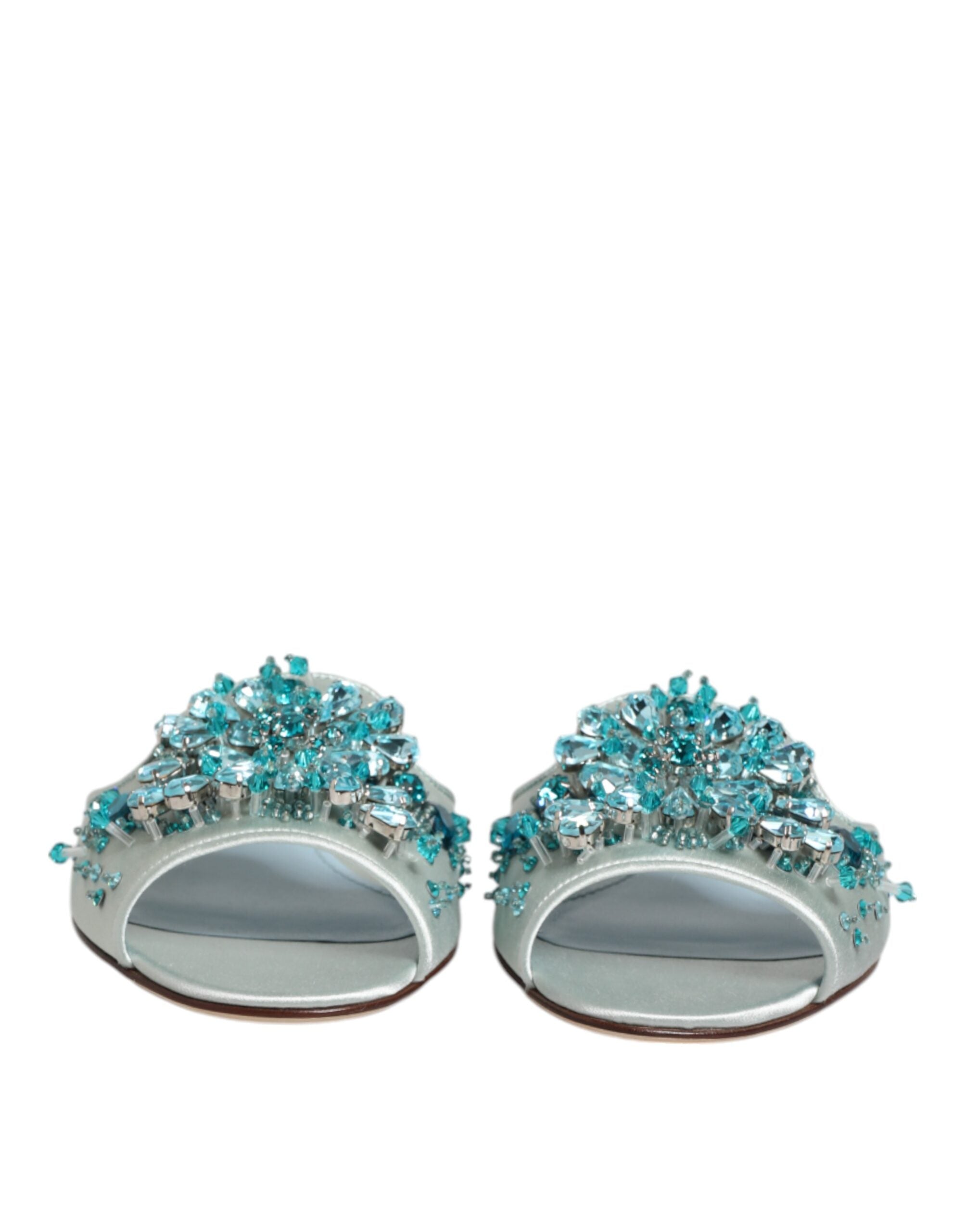 Chaussures slip-on en cuir argenté et bleu Dolce & Gabbana avec perles ornementales et détails élégants.