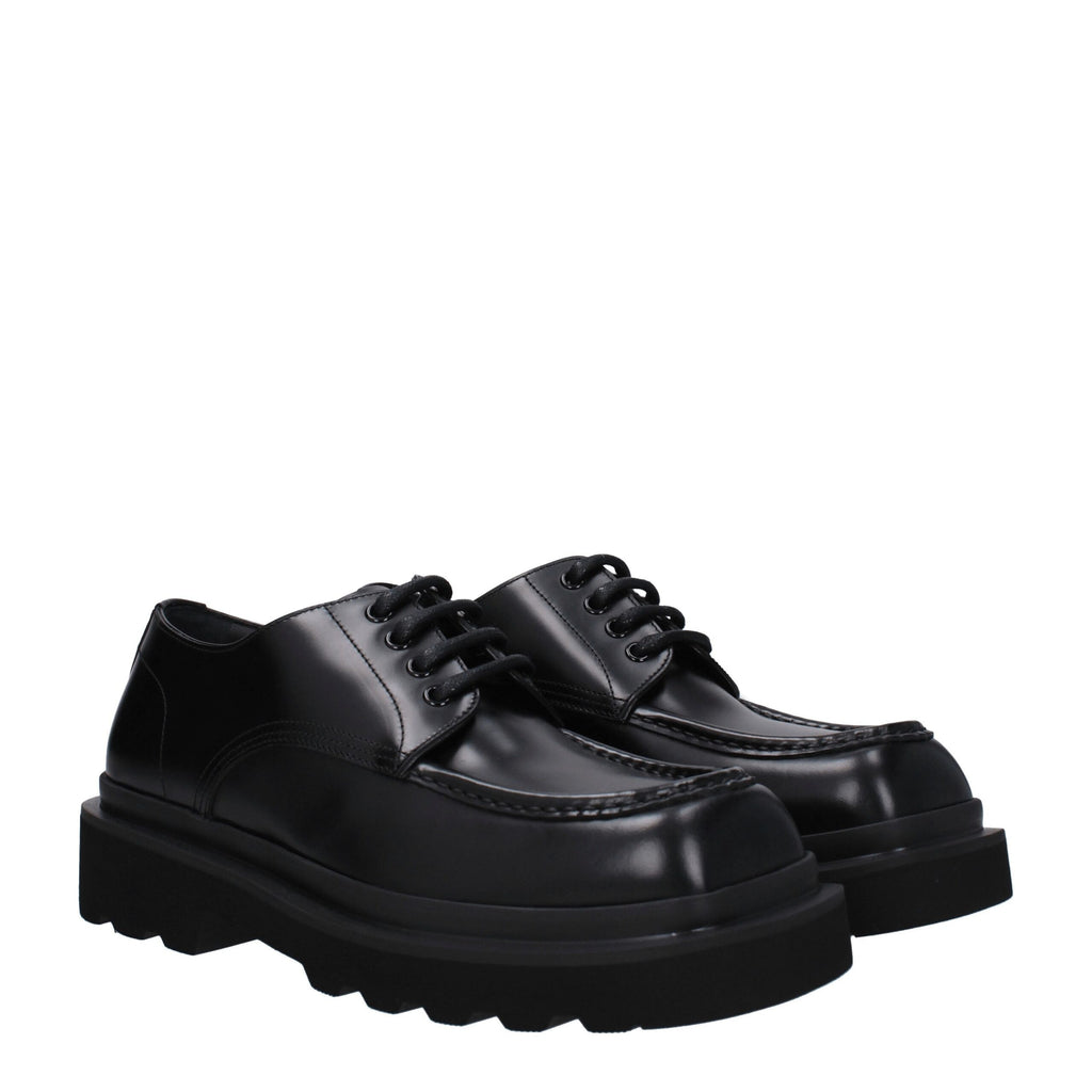 Chaussures en cuir noir Dolce & Gabbana Oxfords et Derbies, élégantes et sophistiquées, visibles en gros plan.