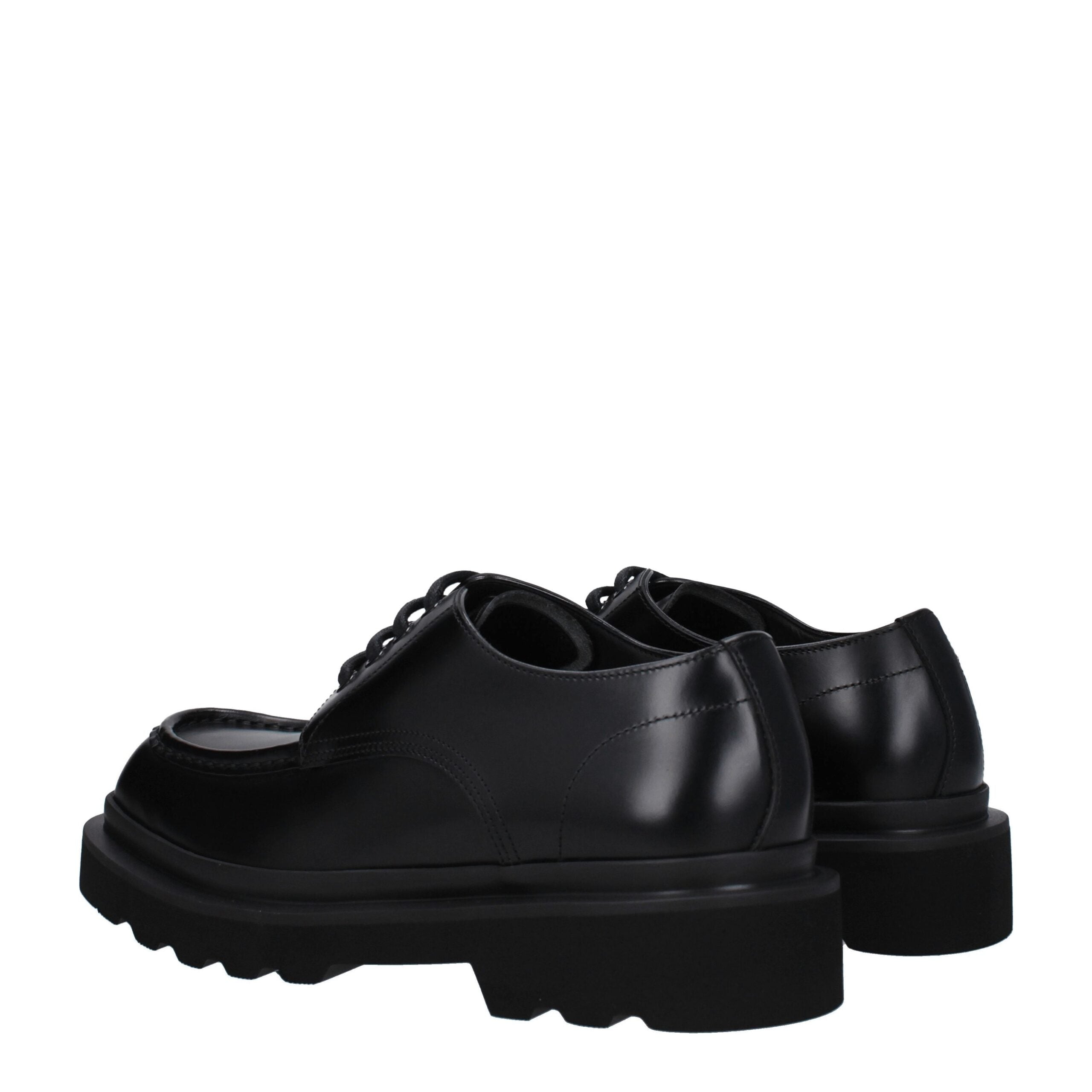 Chaussures Richelieu en cuir noir Dolce & Gabbana pour homme, élégantes et sophistiquées, visibles en gros plan.