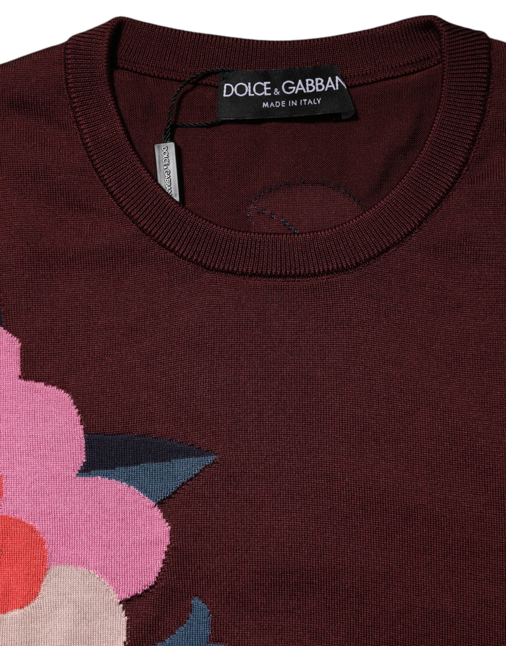 Blouse en soie bordeaux à fleurs Dolce & Gabbana avec col rond, détail floral élégant et coupe classique.