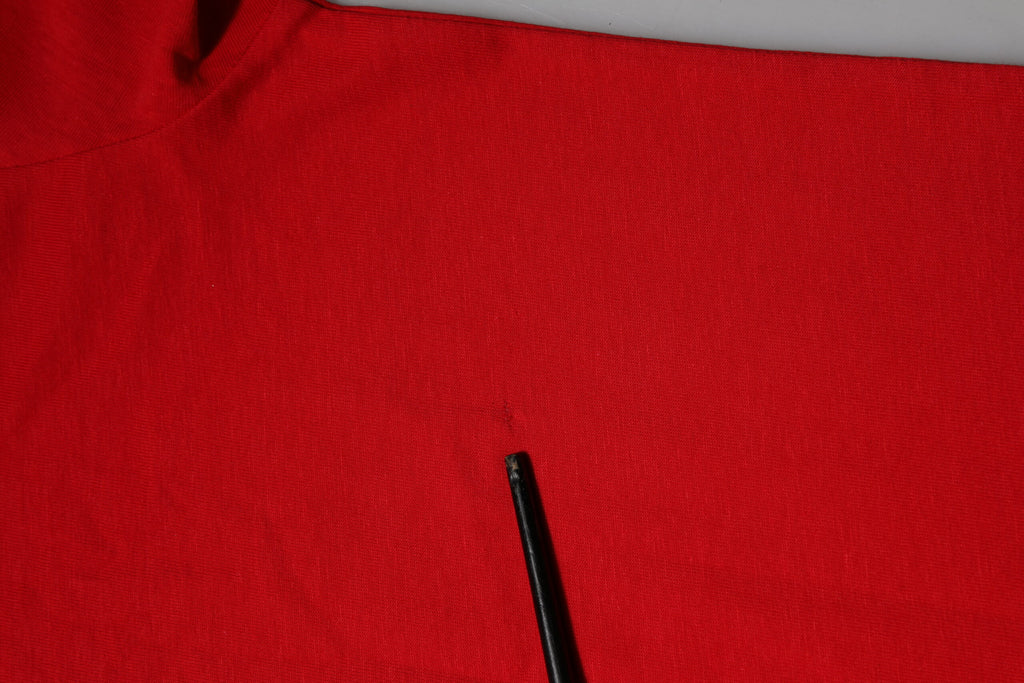 T-shirt rouge Dolce & Gabbana à col rond et manches courtes, vue de face, en tissu léger.