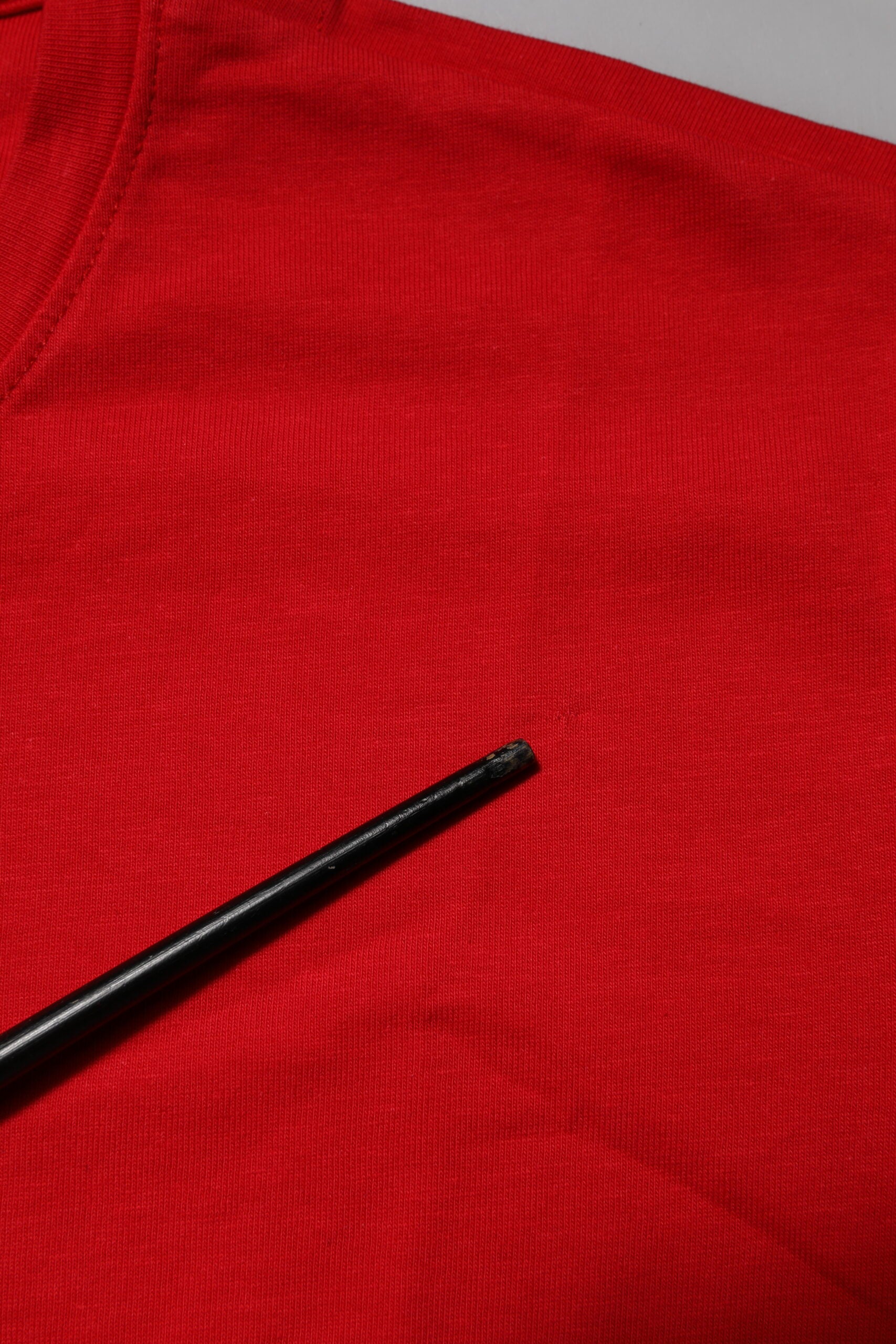 T-shirt rouge en coton Dolce & Gabbana à col rond et manches courtes, vue de face.