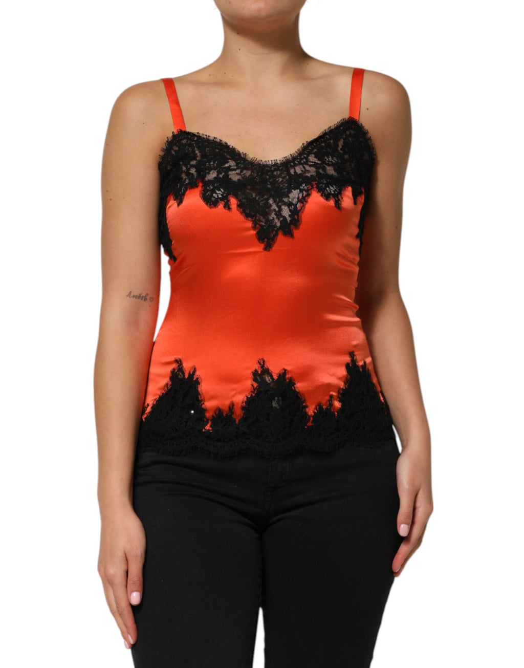 Débardeur en soie sans manches Dolce & Gabbana, rouge et noir avec bordure en dentelle, élégant et féminin.