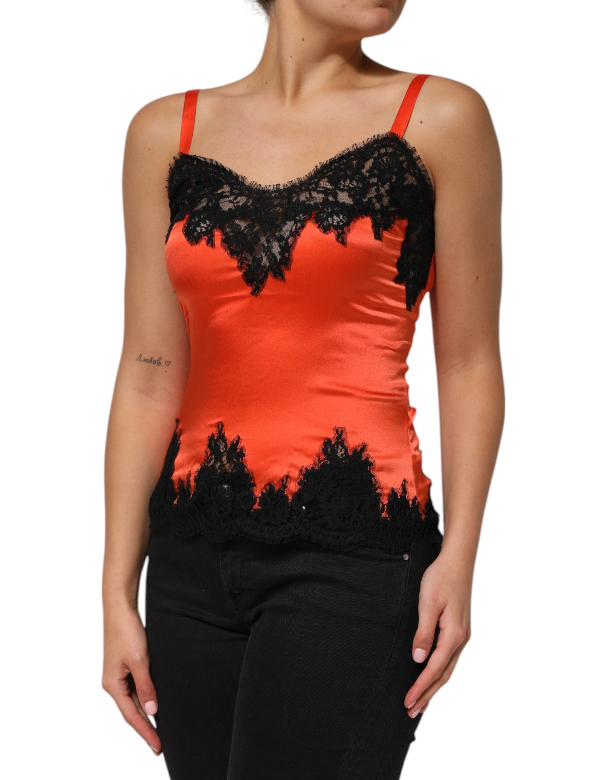 Débardeur sans manches en soie rouge et noire avec bordure en dentelle, Dolce & Gabbana, élégant et sophistiqué.