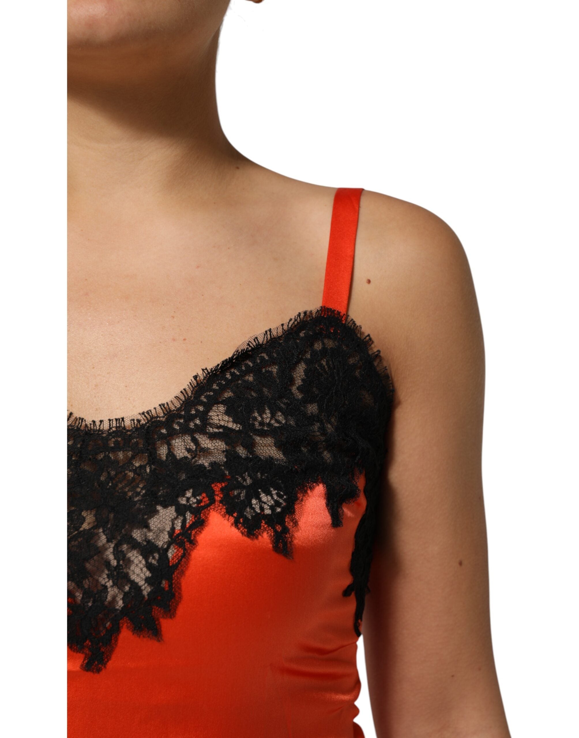 Haut sans manches en soie rouge et noire avec bordure en dentelle, de la marque Dolce & Gabbana