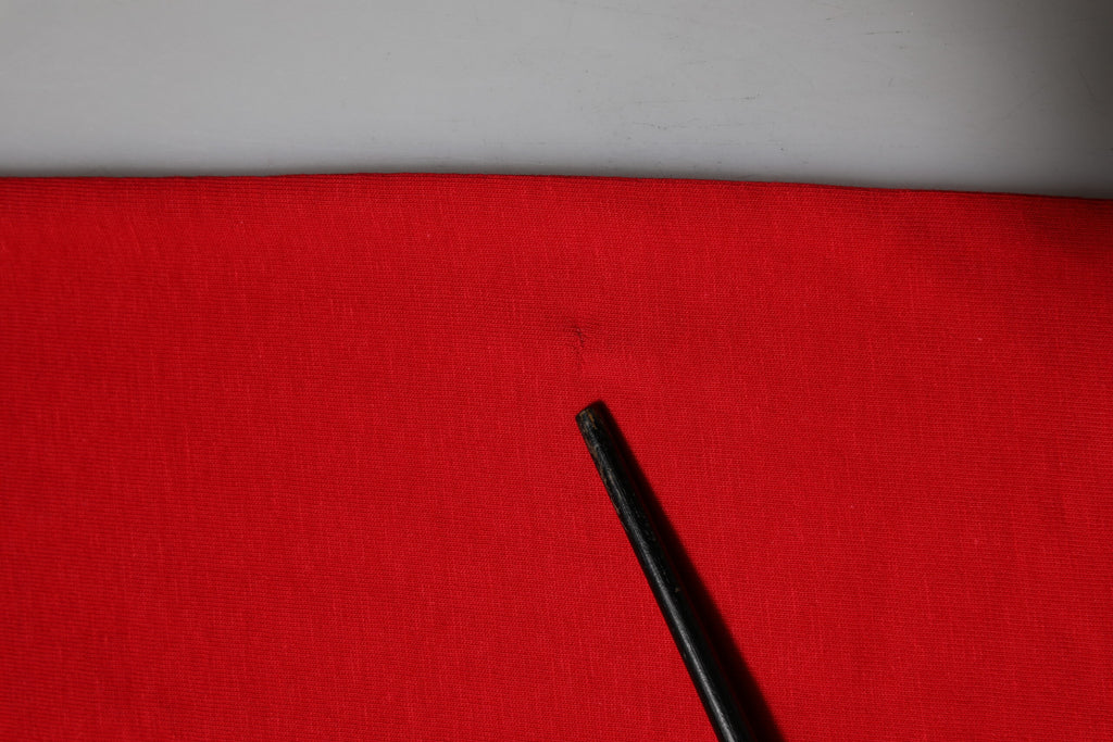 T-shirt rouge Dolce & Gabbana à manches courtes et col rond, style décontracté et élégant, vue de face.